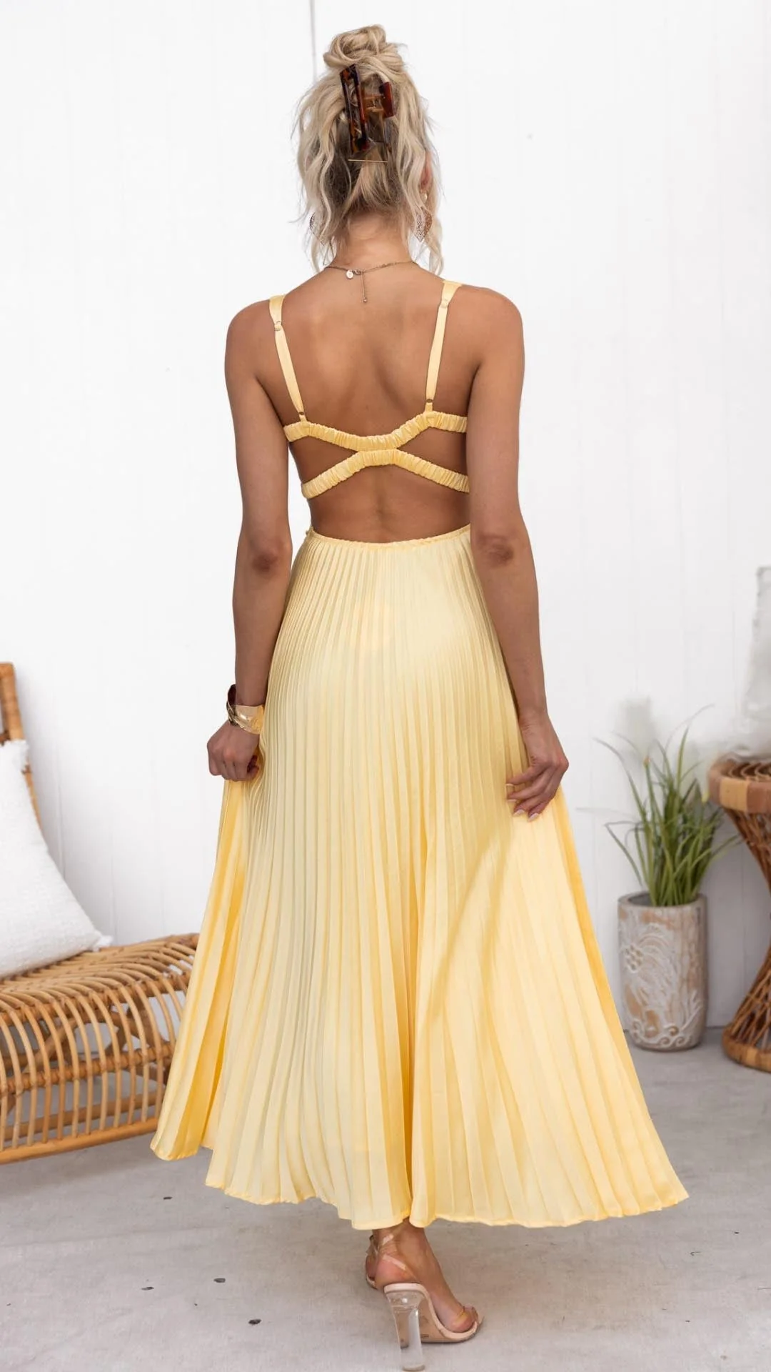 Aby - Gelbes Plissiertes V-Ausschnitt Maxikleid - Image 4