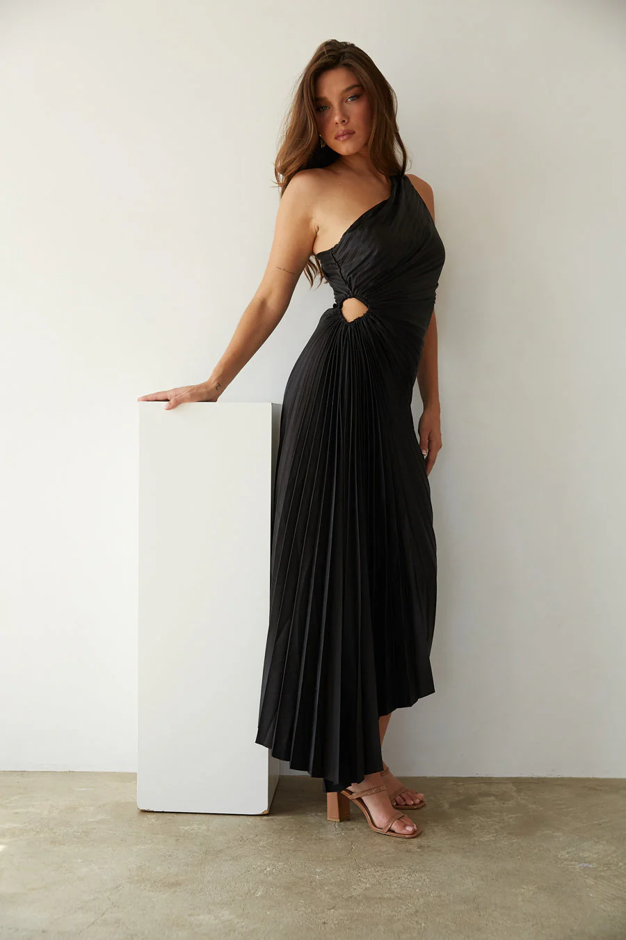 Adiana - Ein-Schulter Plissiertes Midi-Kleid - Image 3