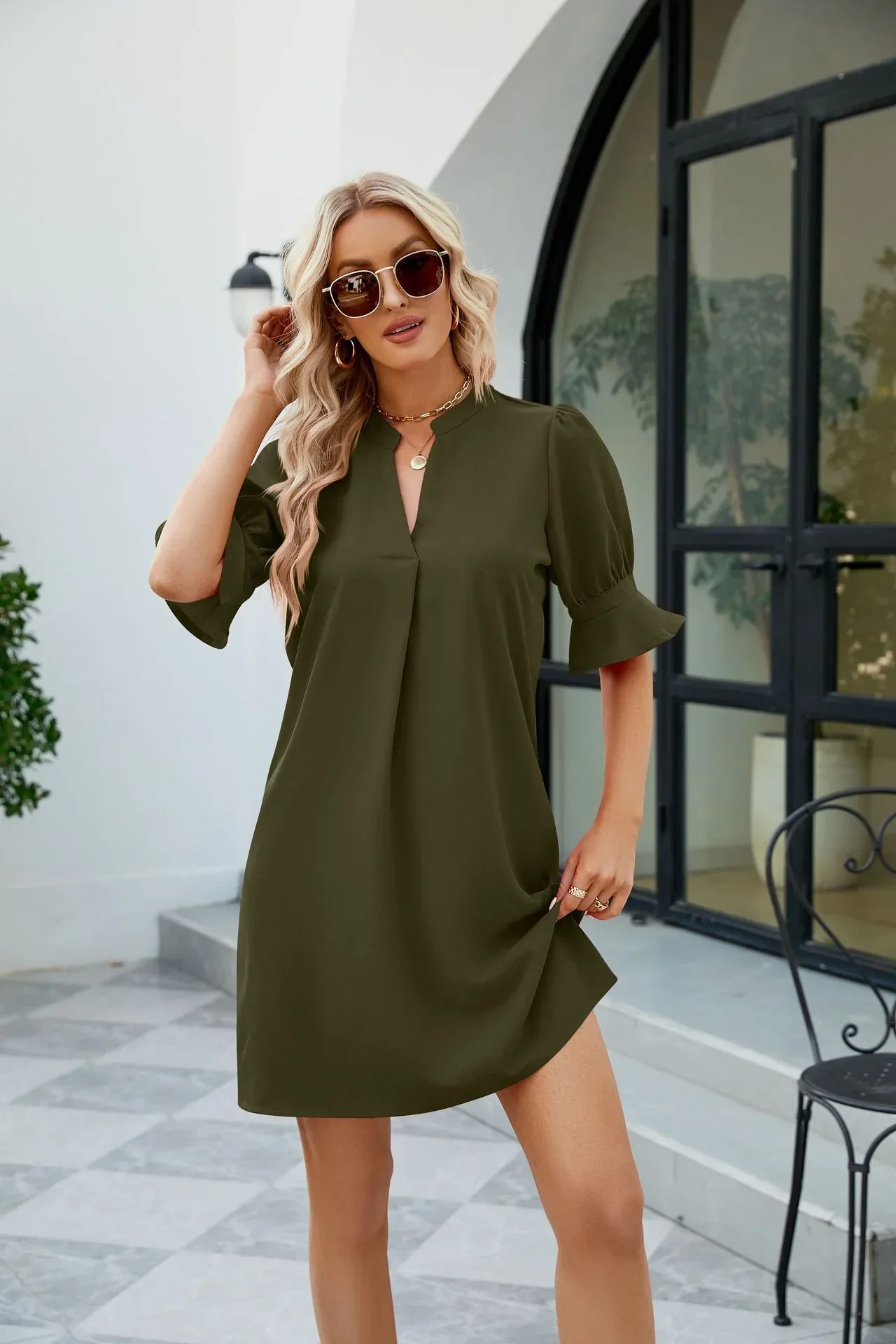 Agatha - Elegantes Minikleid mit V-Ausschnitt und Puffärmel - Image 2