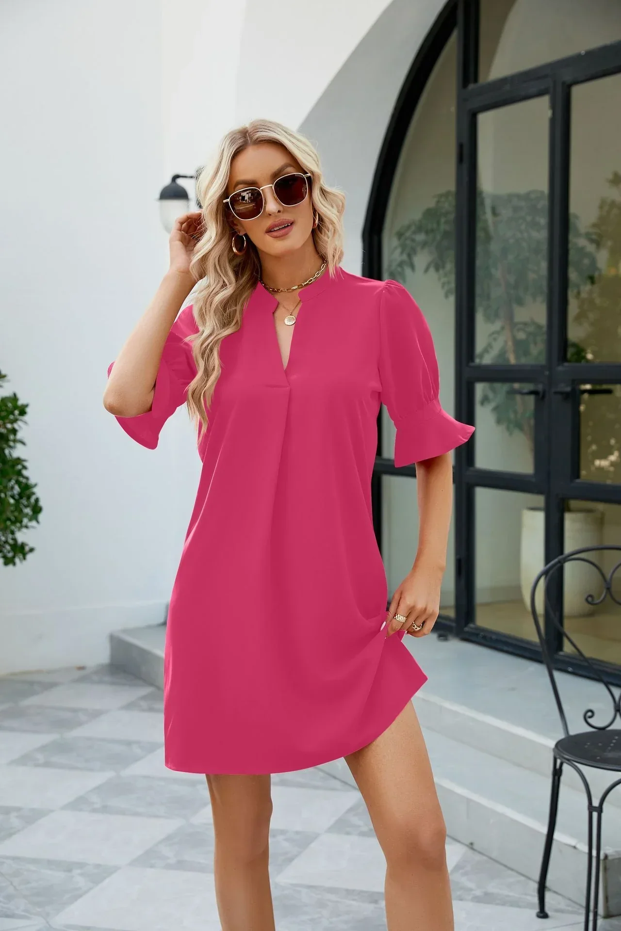 Agatha - Elegantes Minikleid mit V-Ausschnitt und Puffärmel - Image 5