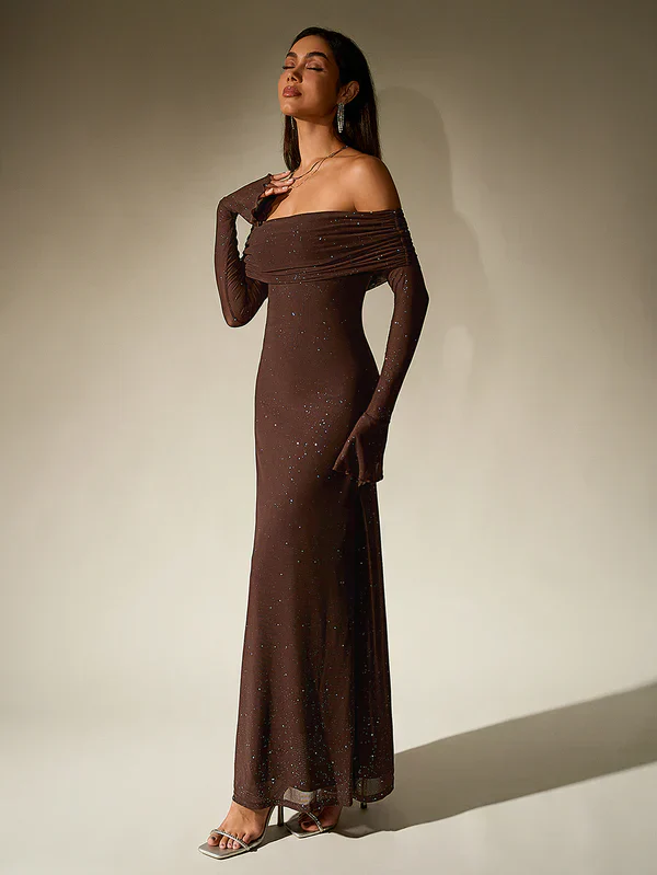 Alina | Schulterfreies Abendkleid in Braun mit Glitzer - Image 2