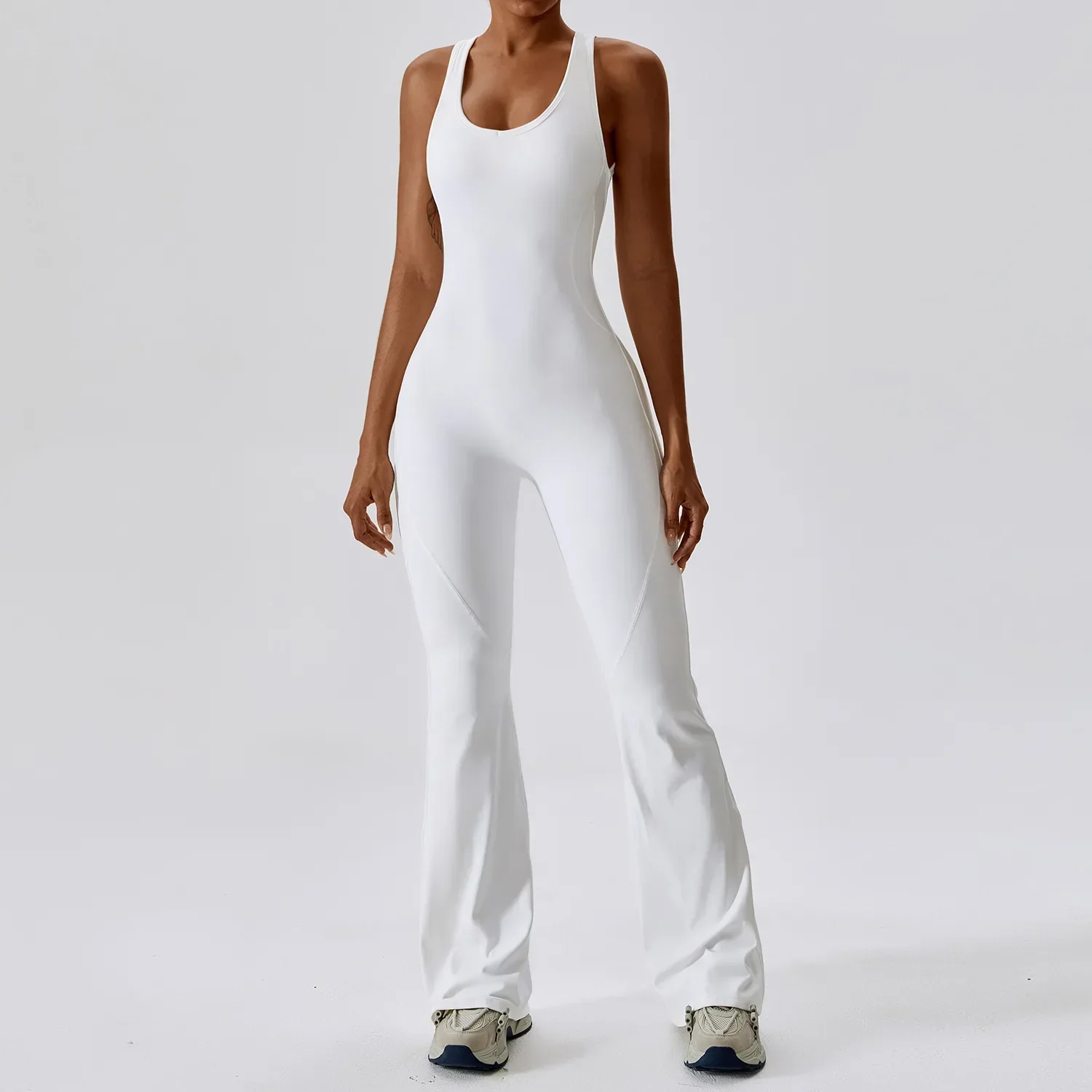Alira | Yoga Einteiler Mit Figurbetontem Design & Flare-Bein - Image 10