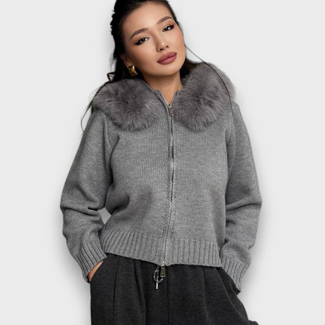 Alisanne – Strickjacke mit Reißverschluss und Faux-Fur-Kragen - Image 10