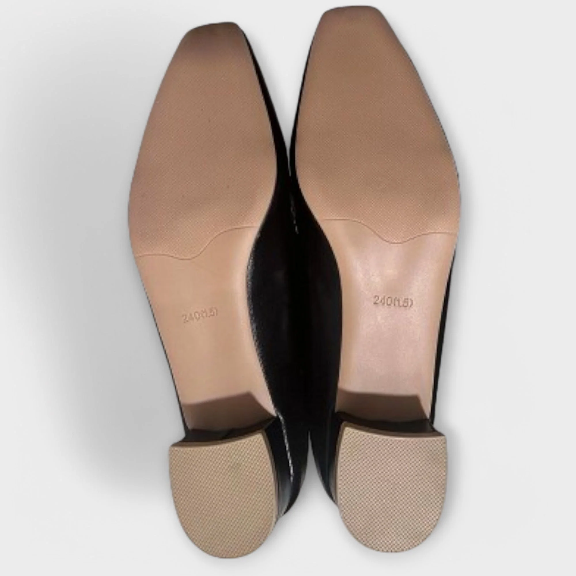 Almira – Elegante Loafers mit Statement-Kette - Image 2
