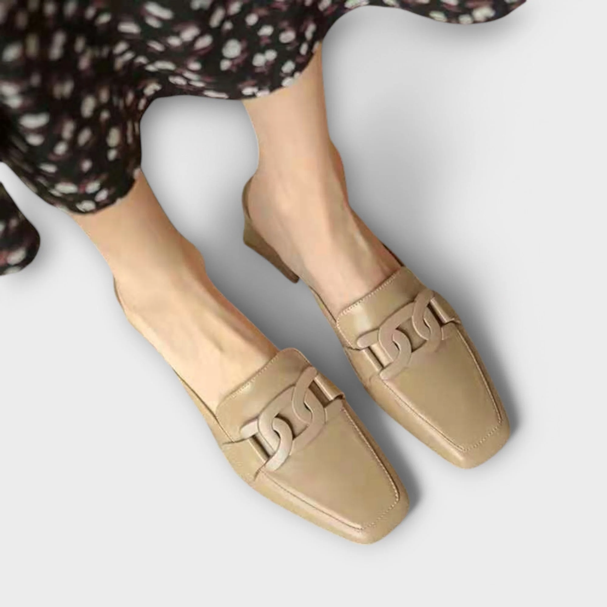 Almira – Elegante Loafers mit Statement-Kette - Image 8