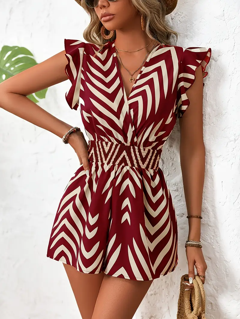 Alona – Schicker Strampler mit Chevron-Muster und Flügelärmeln - Image 18