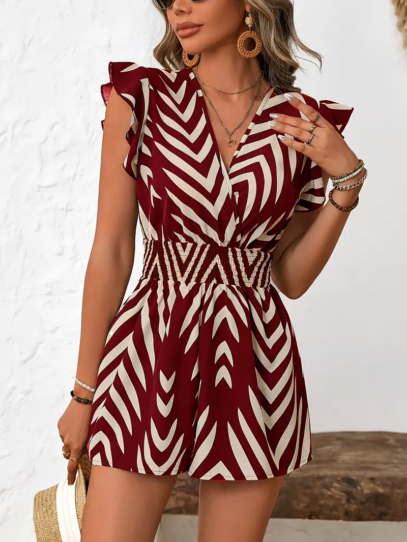 Alona – Schicker Strampler mit Chevron-Muster und Flügelärmeln - Image 8