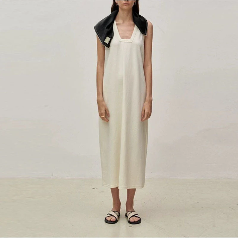 Alva- Damen Maxikleid mit modernen Details und V-Ausschnitt - Image 6