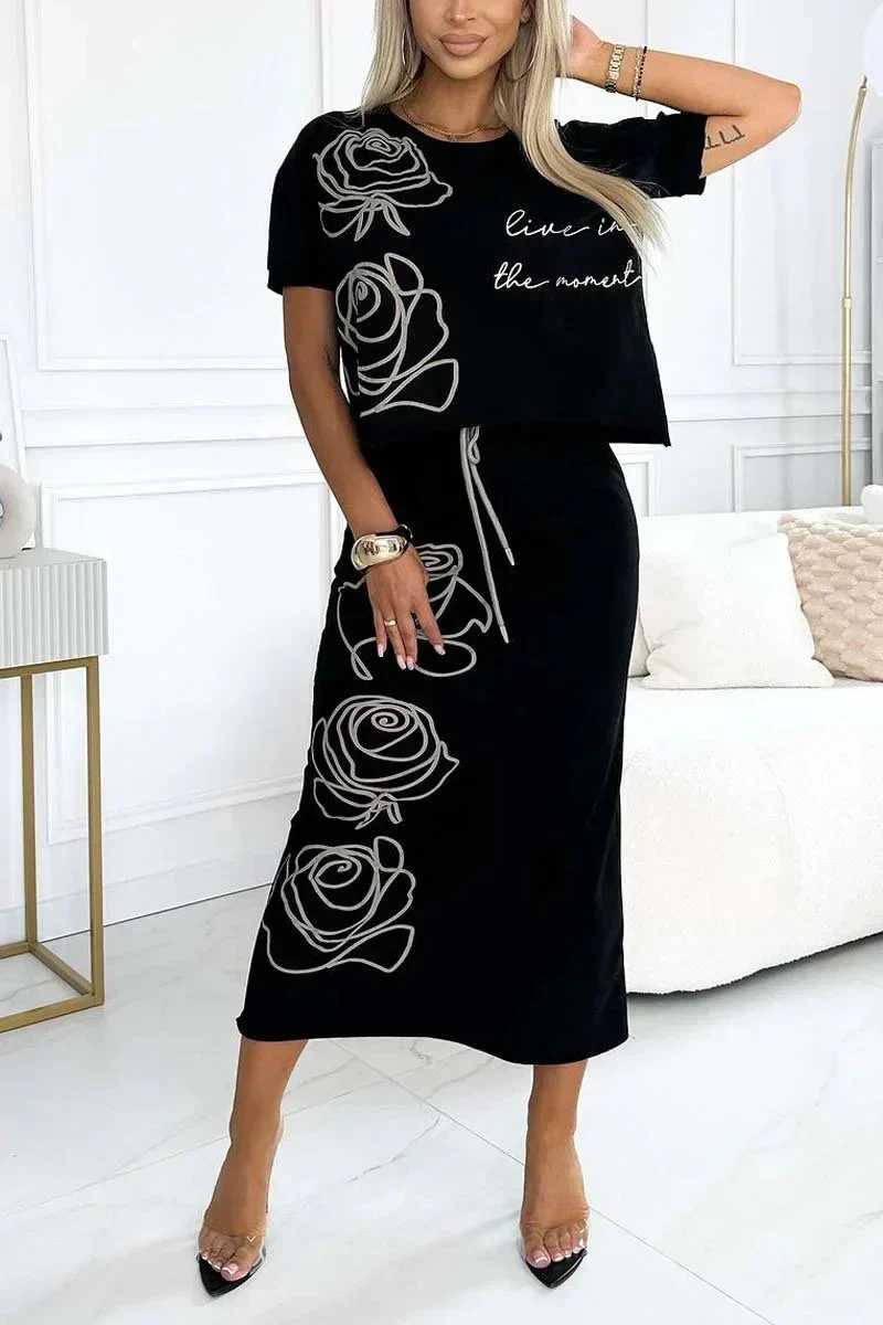 AMARA | Lässiges T-Shirt mit Blumenmuster und Bustier-Rock für Frauen - Image 7