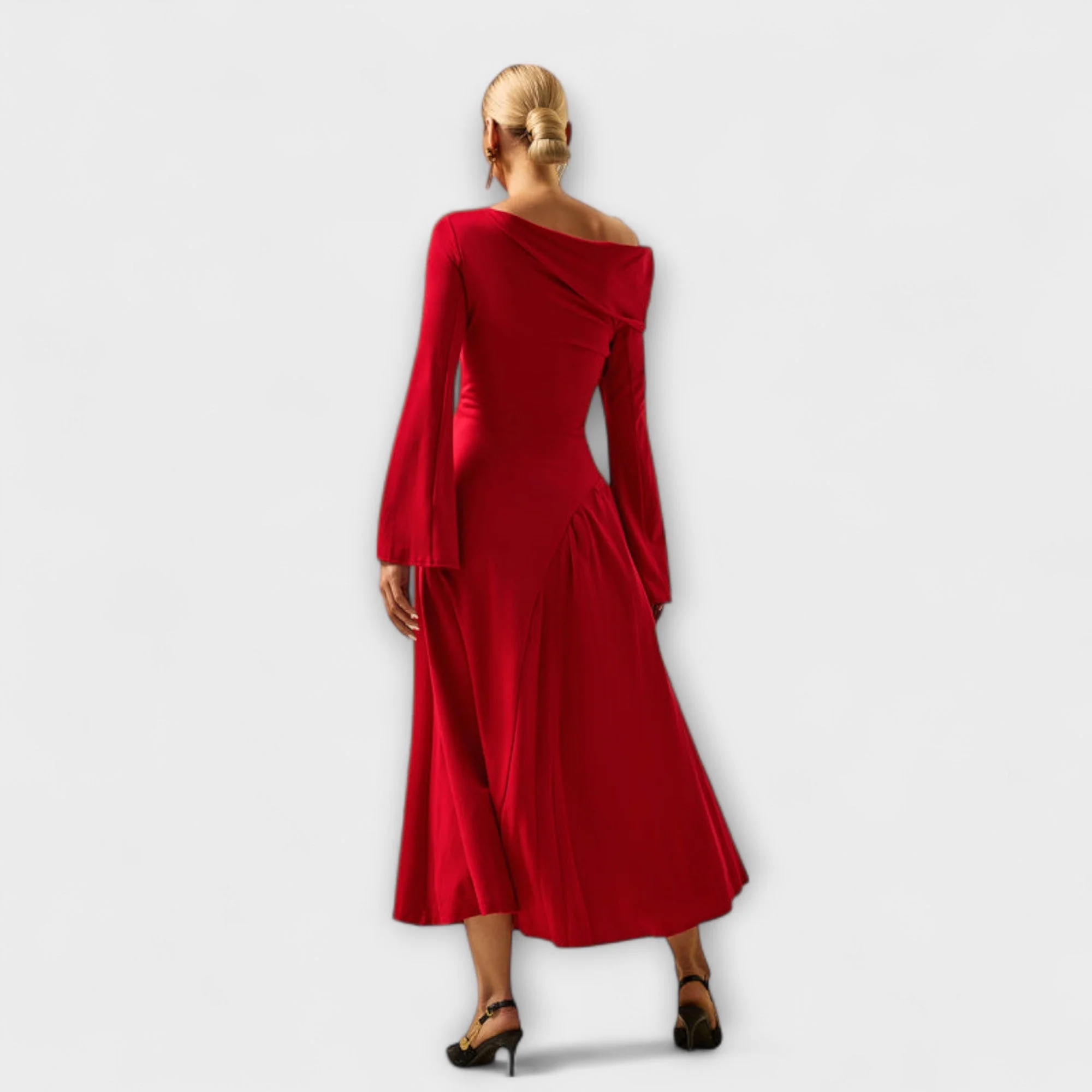 Amarisse – Drapiertes Midikleid mit Schulterakzent