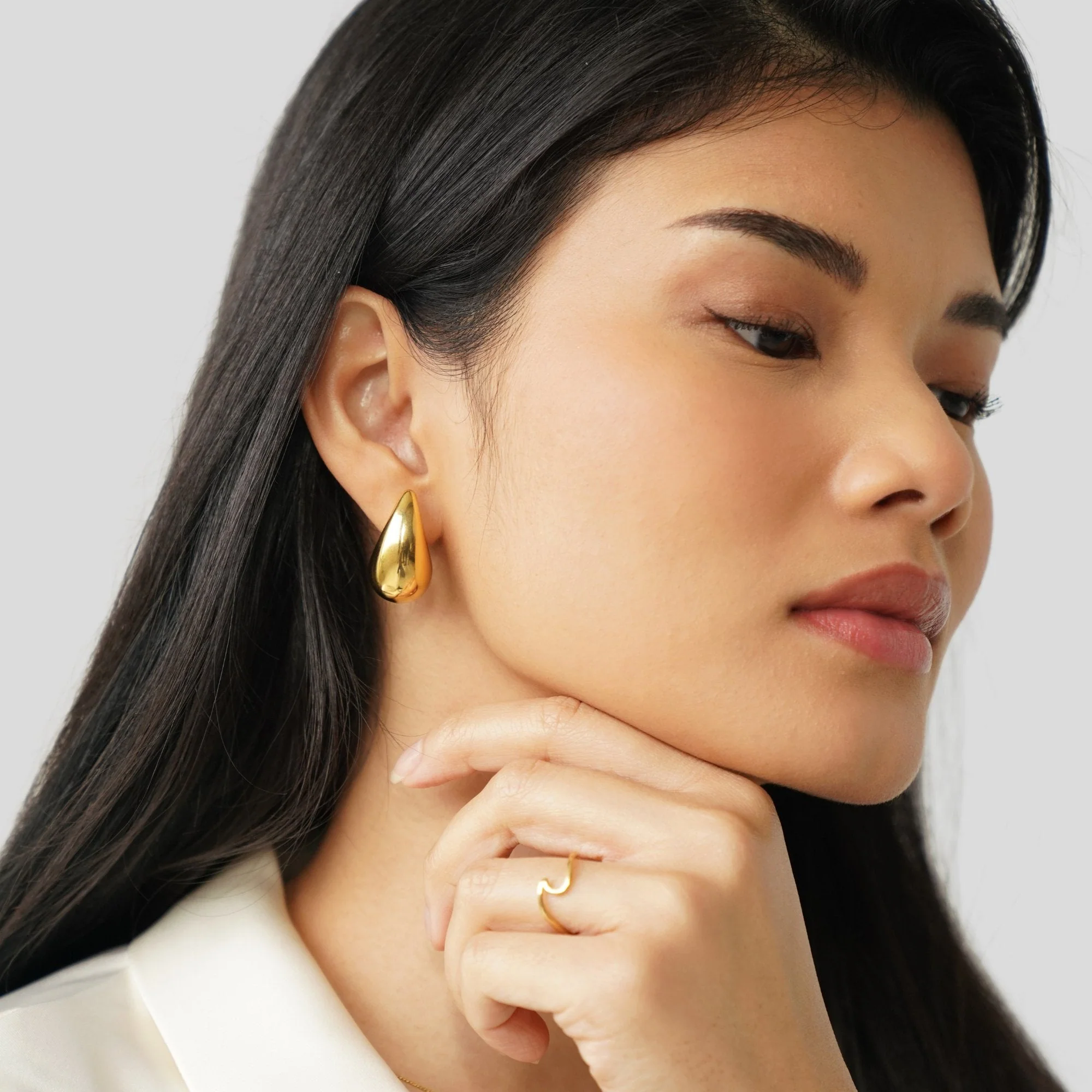 Ame Gold Tropfenohrringe - Image 6