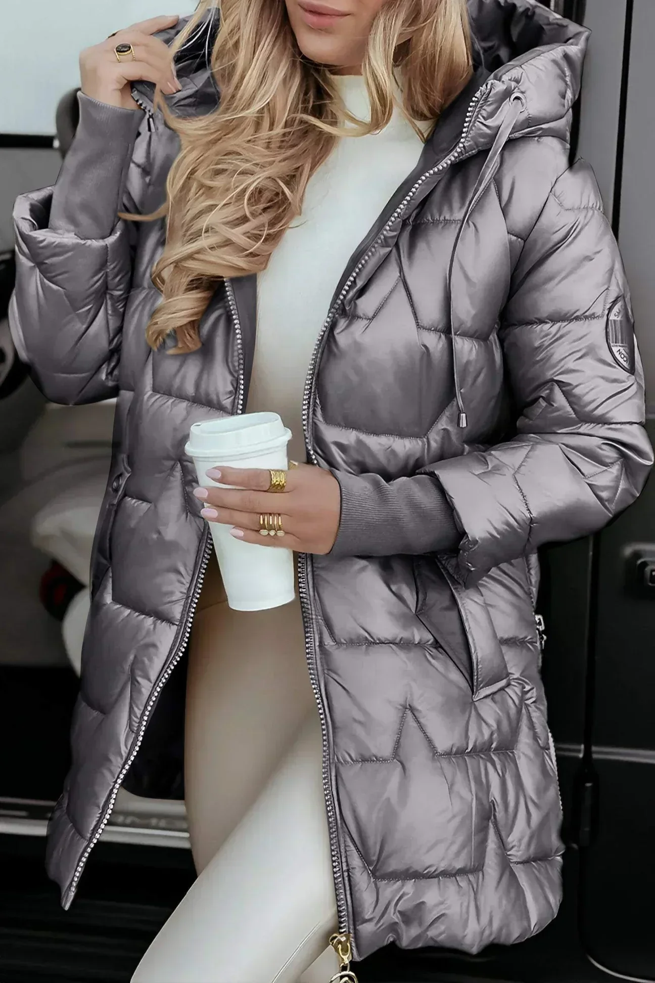 Amelia – Elegante Steppjacke mit Kapuze für Damen - Image 9