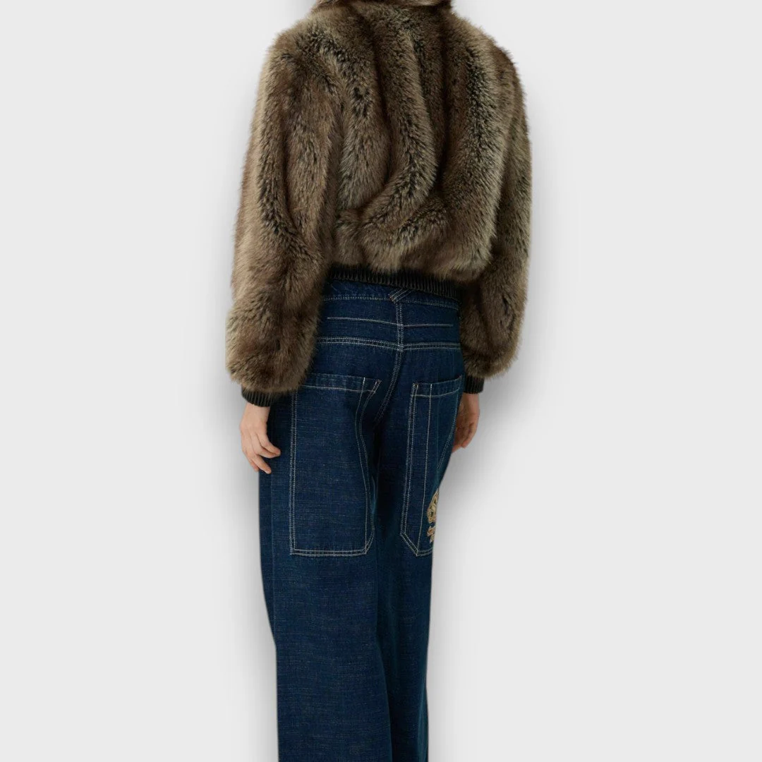 Amelia – Kurzjacke aus Faux Fur mit urbanem Chic - Image 2