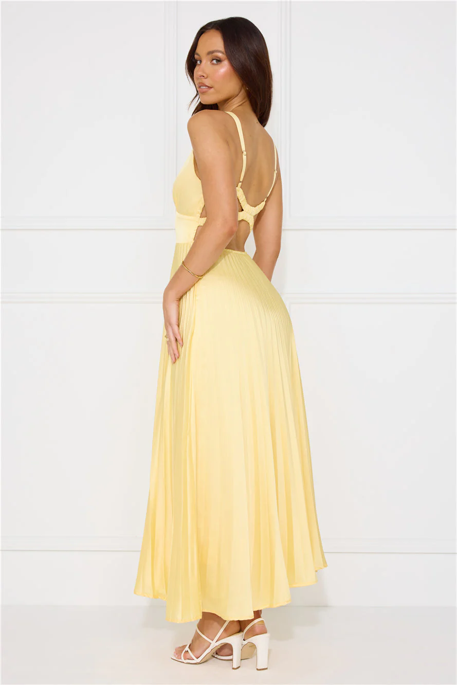 Amelia | Plissiertes Maxikleid Mit Tiefem V-Ausschnitt - Image 2
