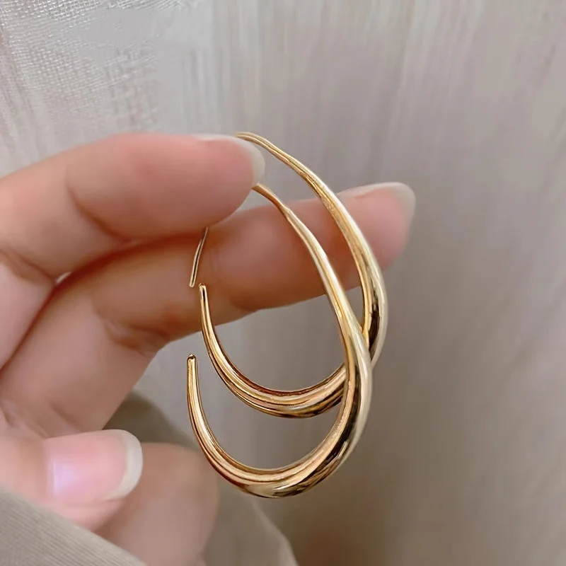 Amelie - Goldene Tropfen-Hoops - Image 6