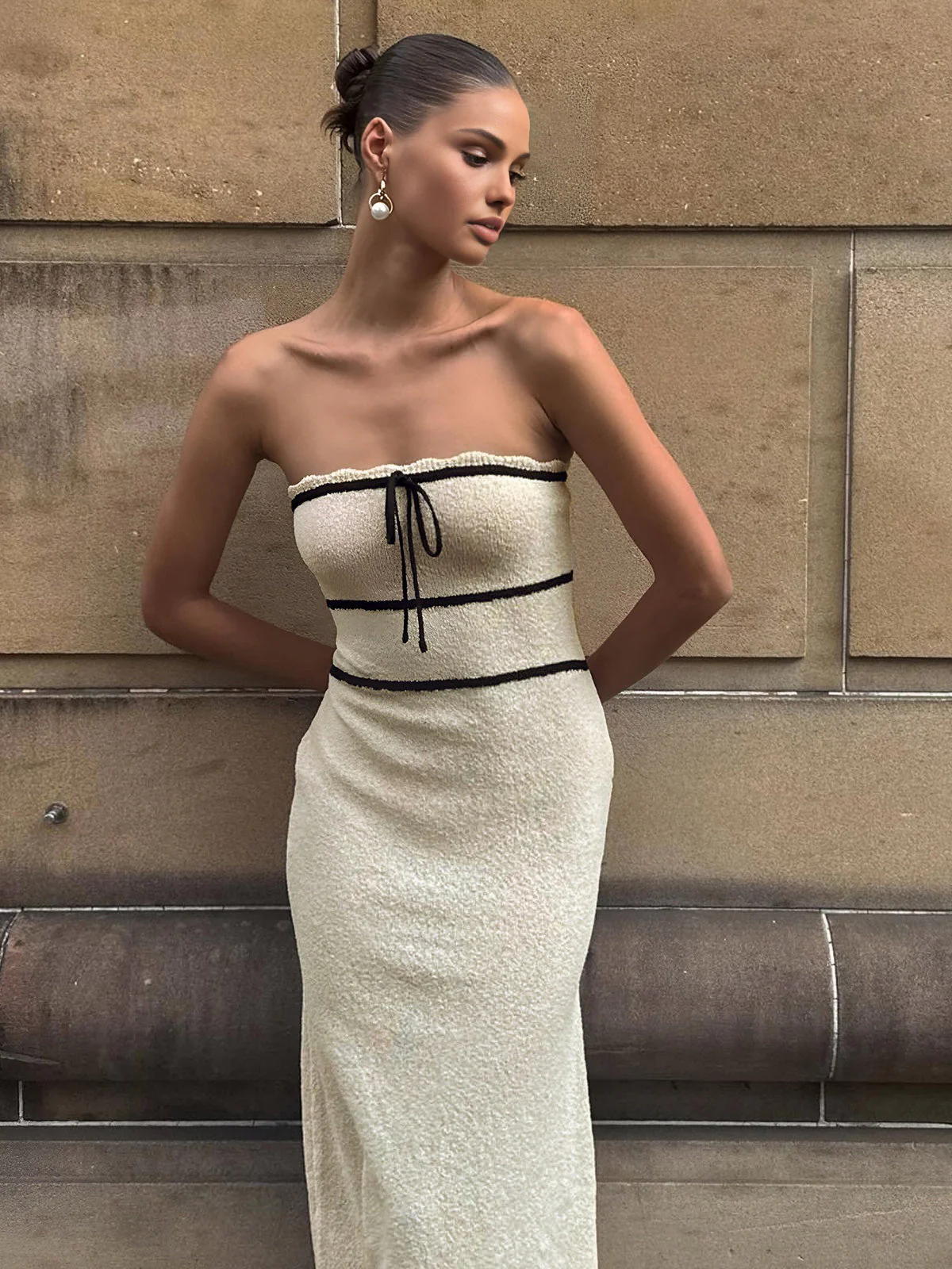 Amelie | Schulterfreies Bouclé-Kleid in Crème mit Kontrastpaspeln - Image 6