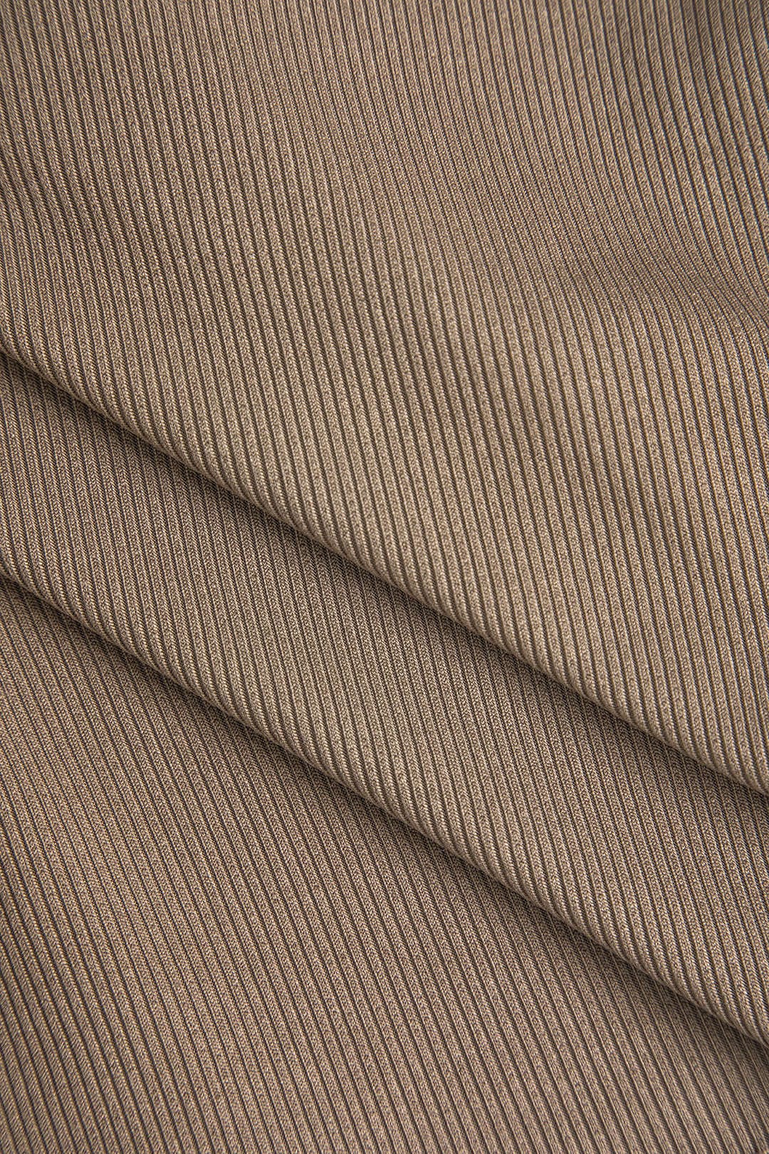Amira | Asymmetrisches Langarm-Top mit Cut-Out & Knopfdetails - Image 2
