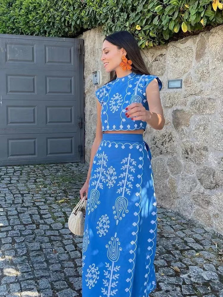 Amira | Zweiteiliges Stickerei-Set mit Crop-Top & Wickelrock - Image 3