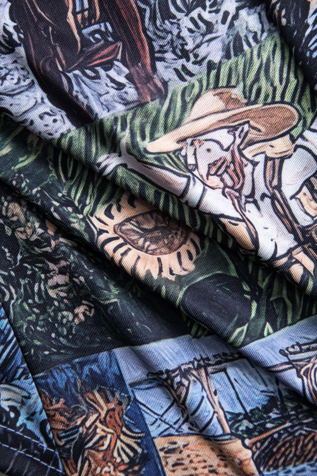 Andrea | Kunstvolle Corsage & Cargohose mit Retro-Print - Image 4