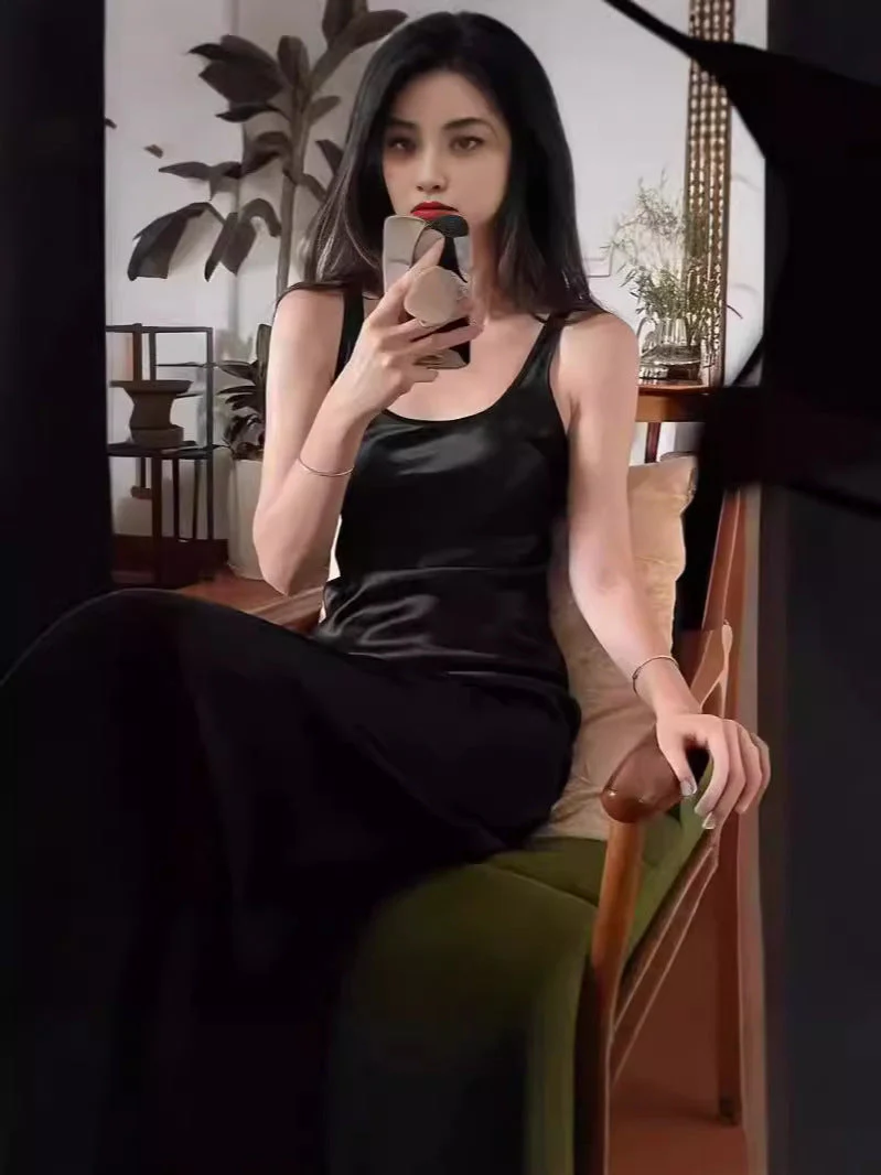 Anna- Damen Maxikleid aus hochwertigem Satin mit Trägern - Image 2