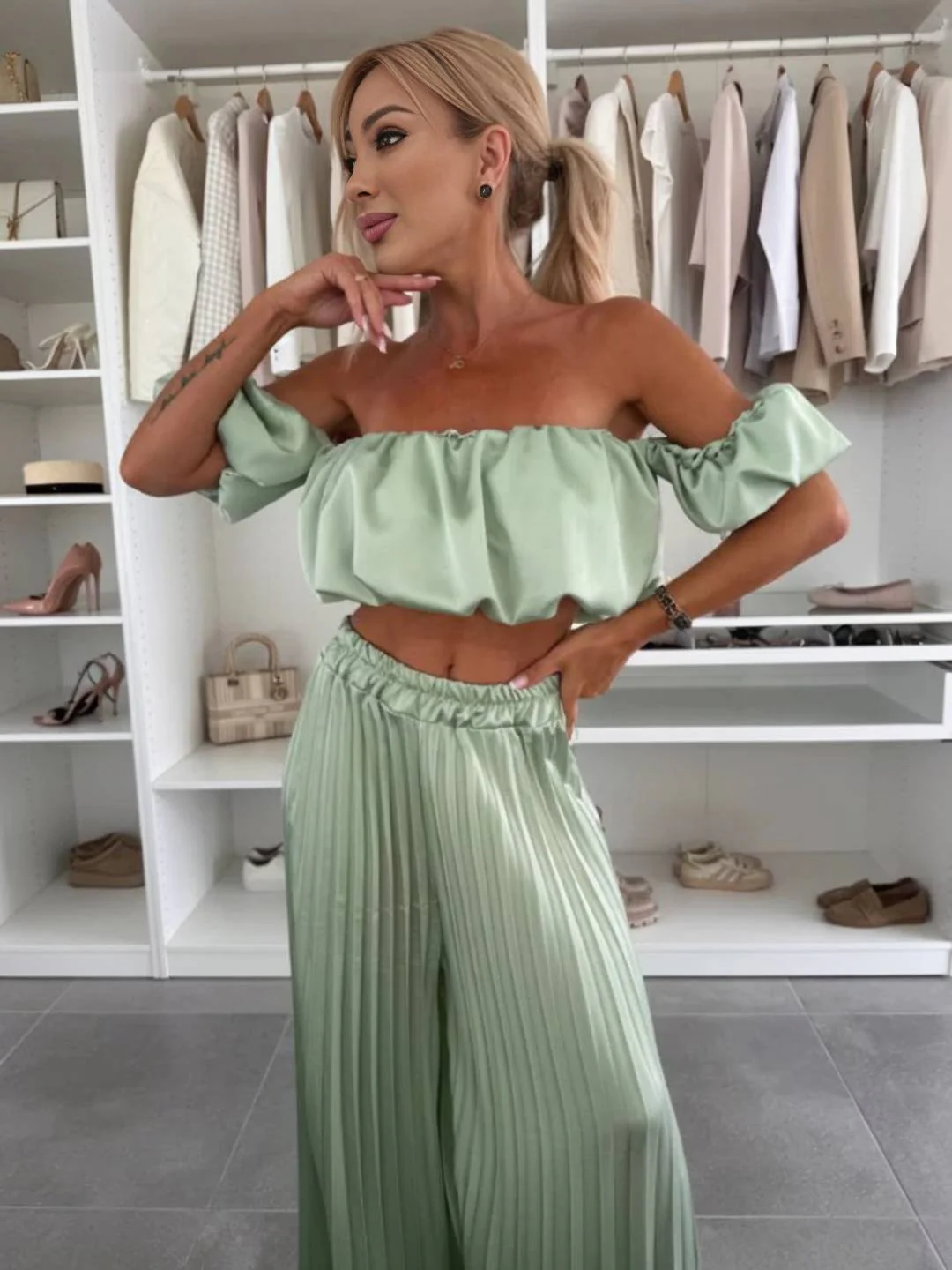 Araceli | Zweiteiliges Set mit Plisseehose und schulterfreiem Oberteil - Image 22