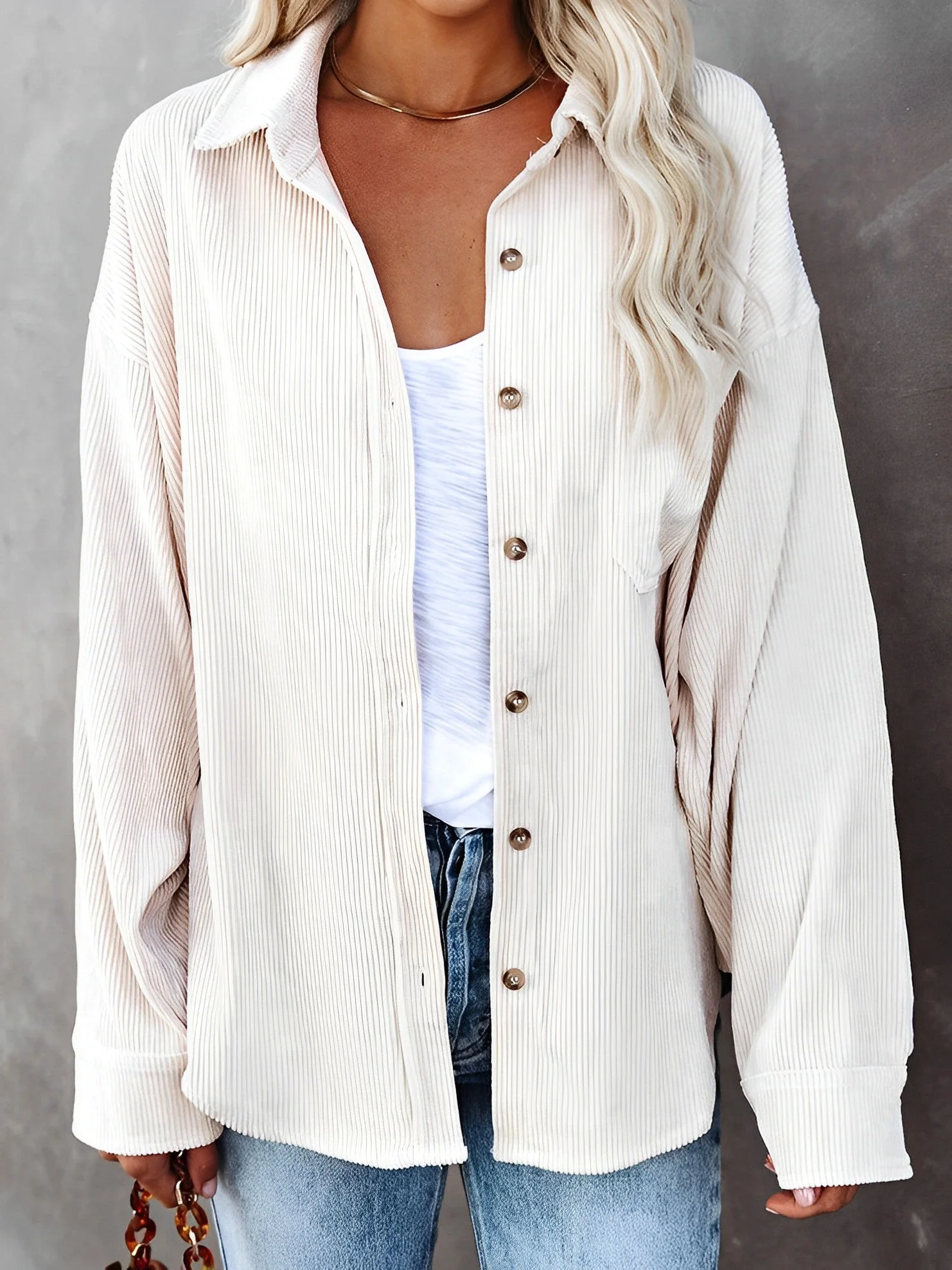 Ariana – Lässige Damen Cordbluse mit Knopfleiste - Image 5