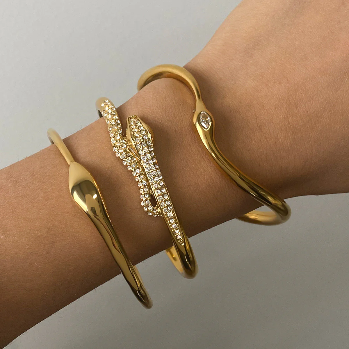 Armgard - Goldene Schlangen-Cuffs - Image 3