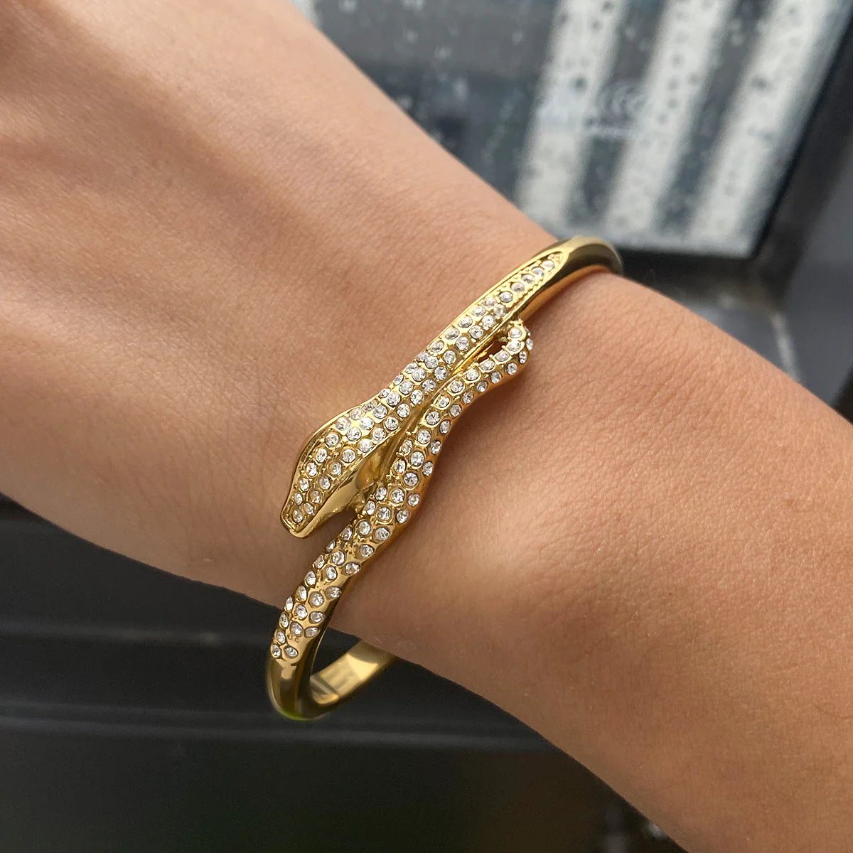 Armgard - Goldene Schlangen-Cuffs - Image 4