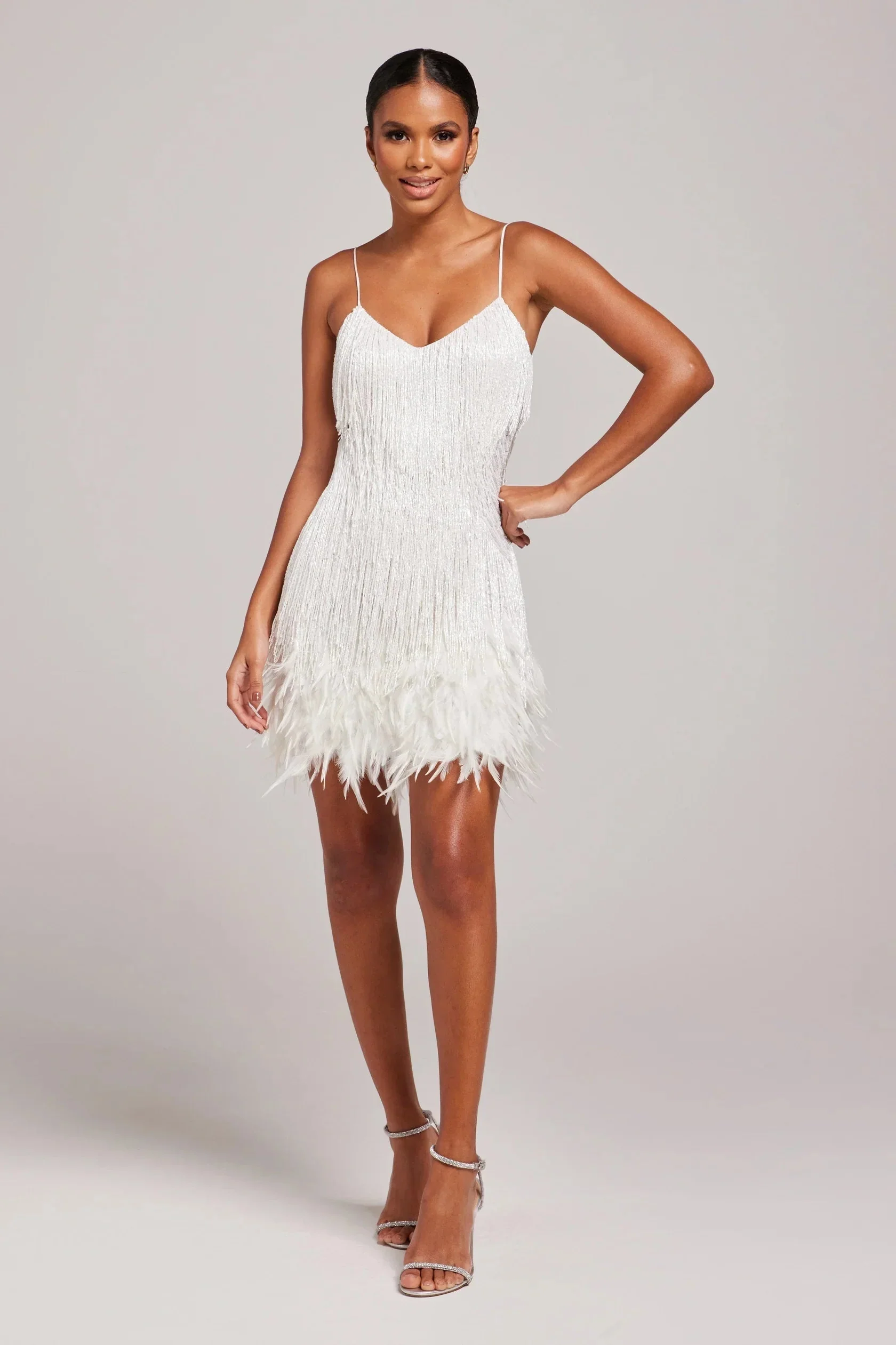 Astrid Fjerfrynsede Minikleid – Glamouröses Perlenbesetztes Festkleid - Image 13