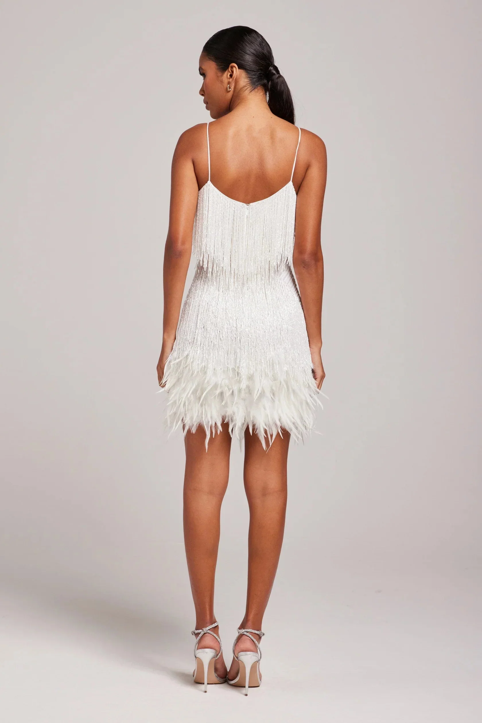 Astrid Fjerfrynsede Minikleid – Glamouröses Perlenbesetztes Festkleid - Image 15