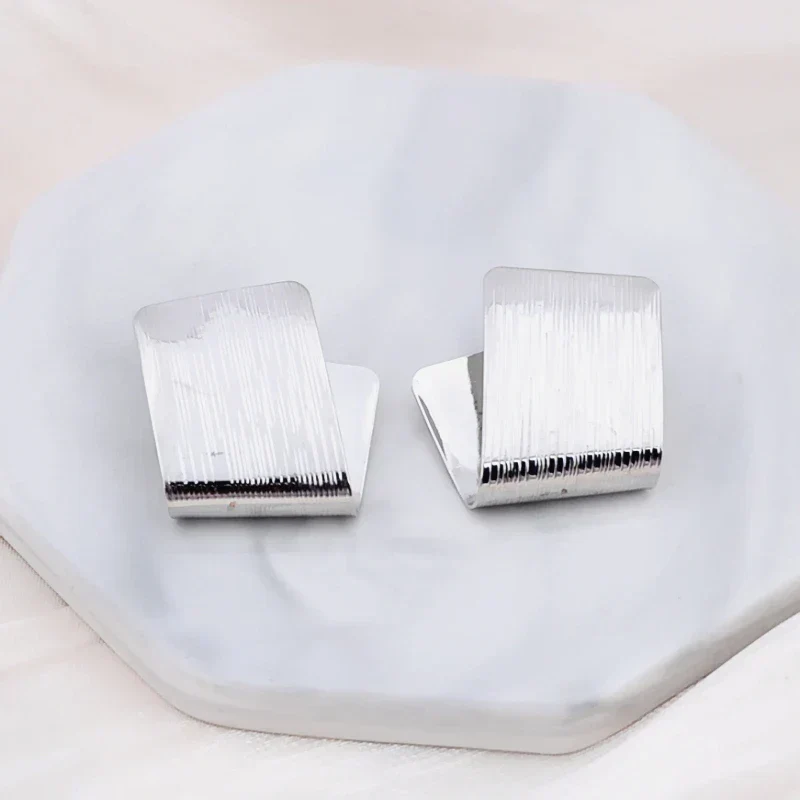 Asymmetrische Minimalistisch Eckige Damen Ohrstecker - Image 2