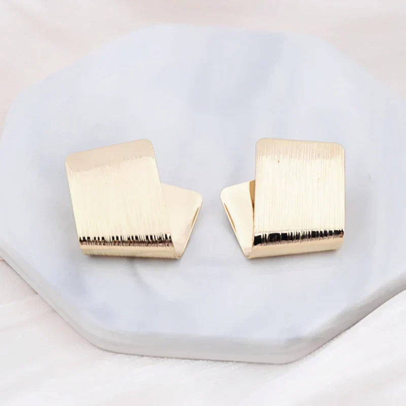 Asymmetrische Minimalistisch Eckige Damen Ohrstecker - Image 3