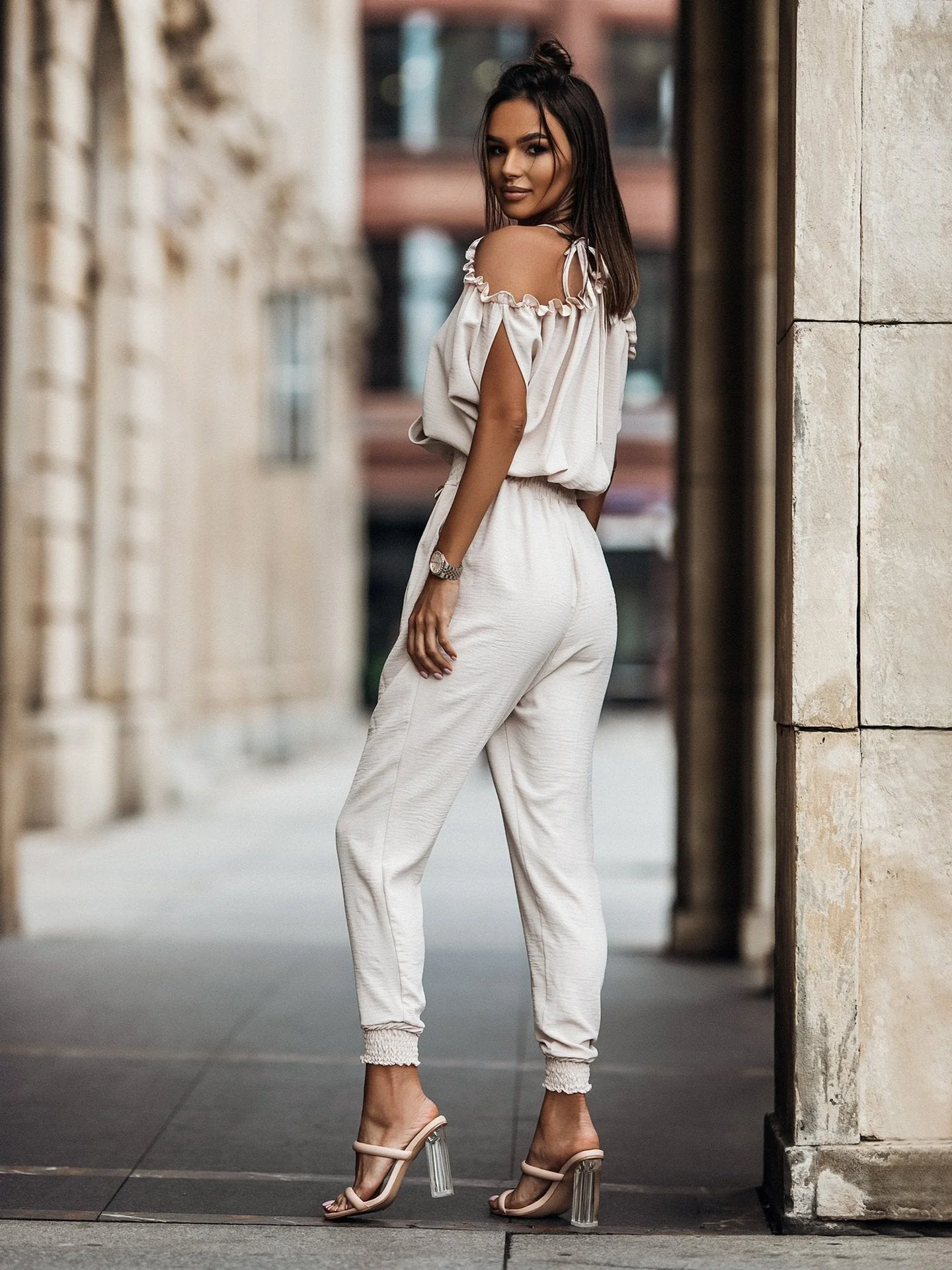 Audrey | Elegant Jumpsuit mit V-Ausschnitt - Image 4