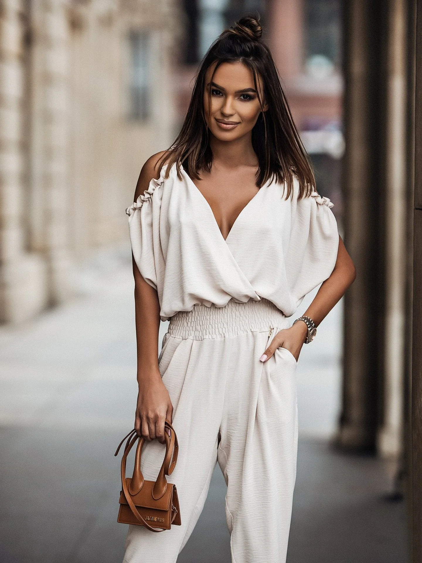 Audrey | Elegant Jumpsuit mit V-Ausschnitt - Image 5