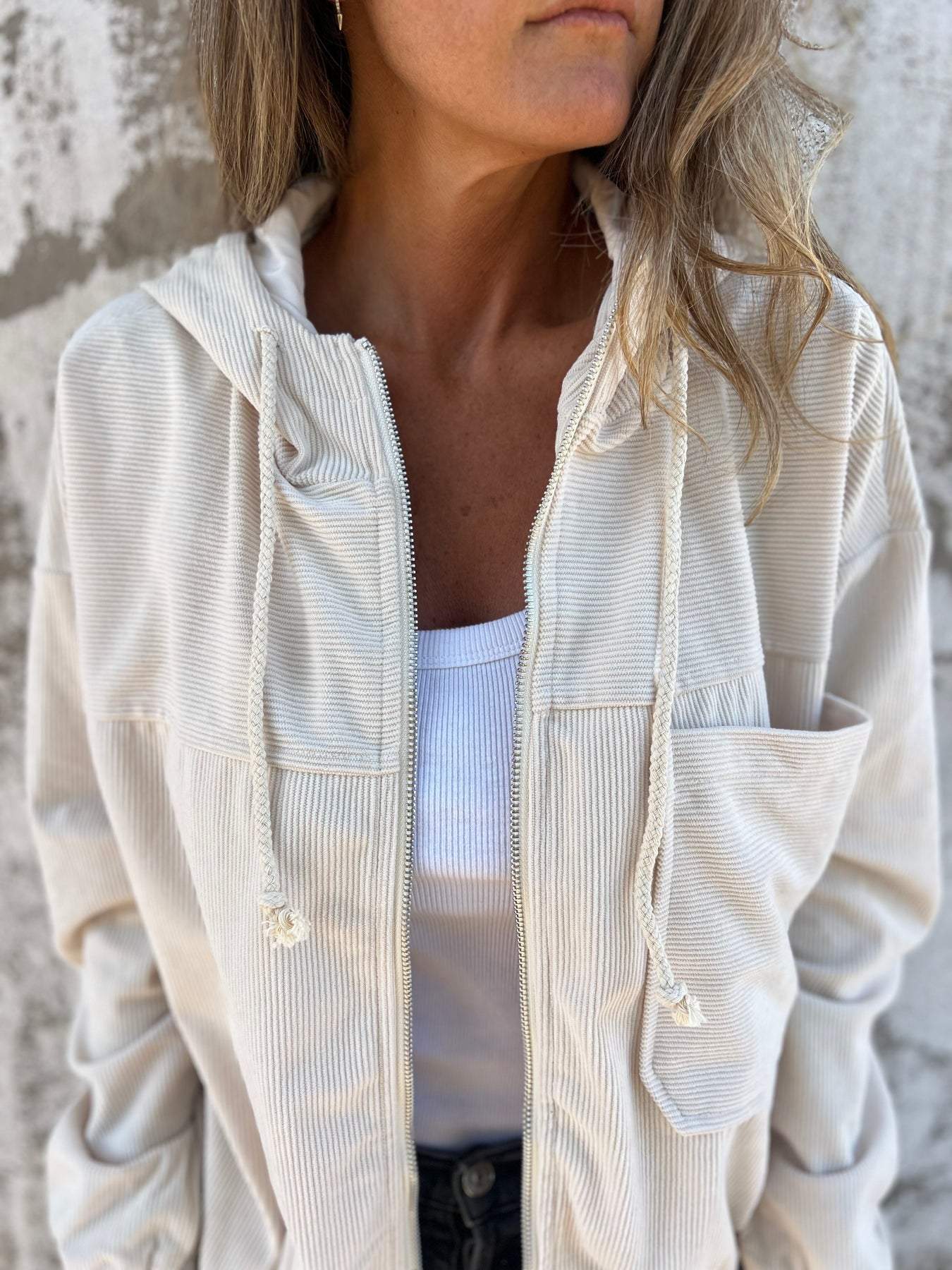 Audrey | Lässige Jacke mit Kapuze - Image 6