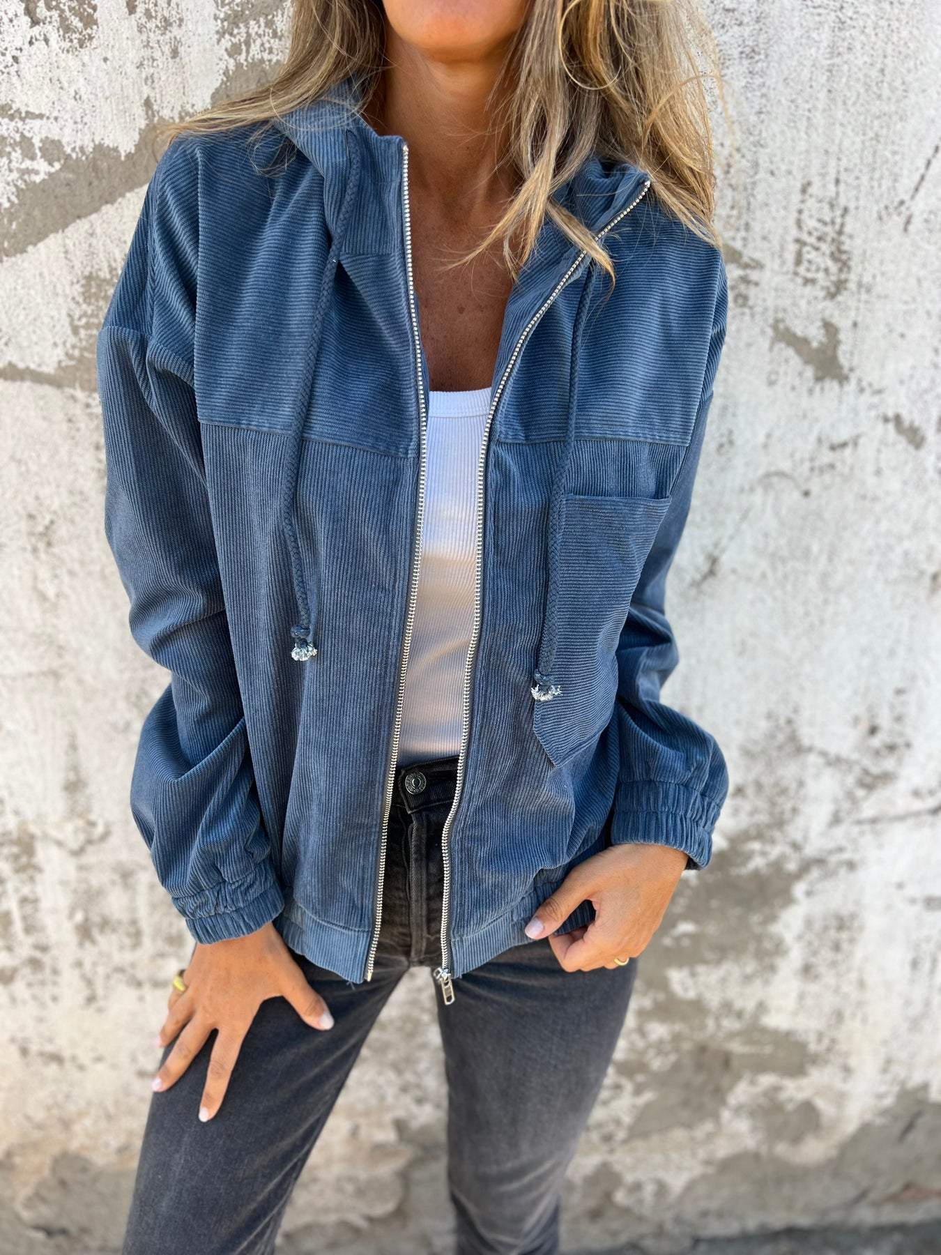 Audrey | Lässige Jacke mit Kapuze - Image 7