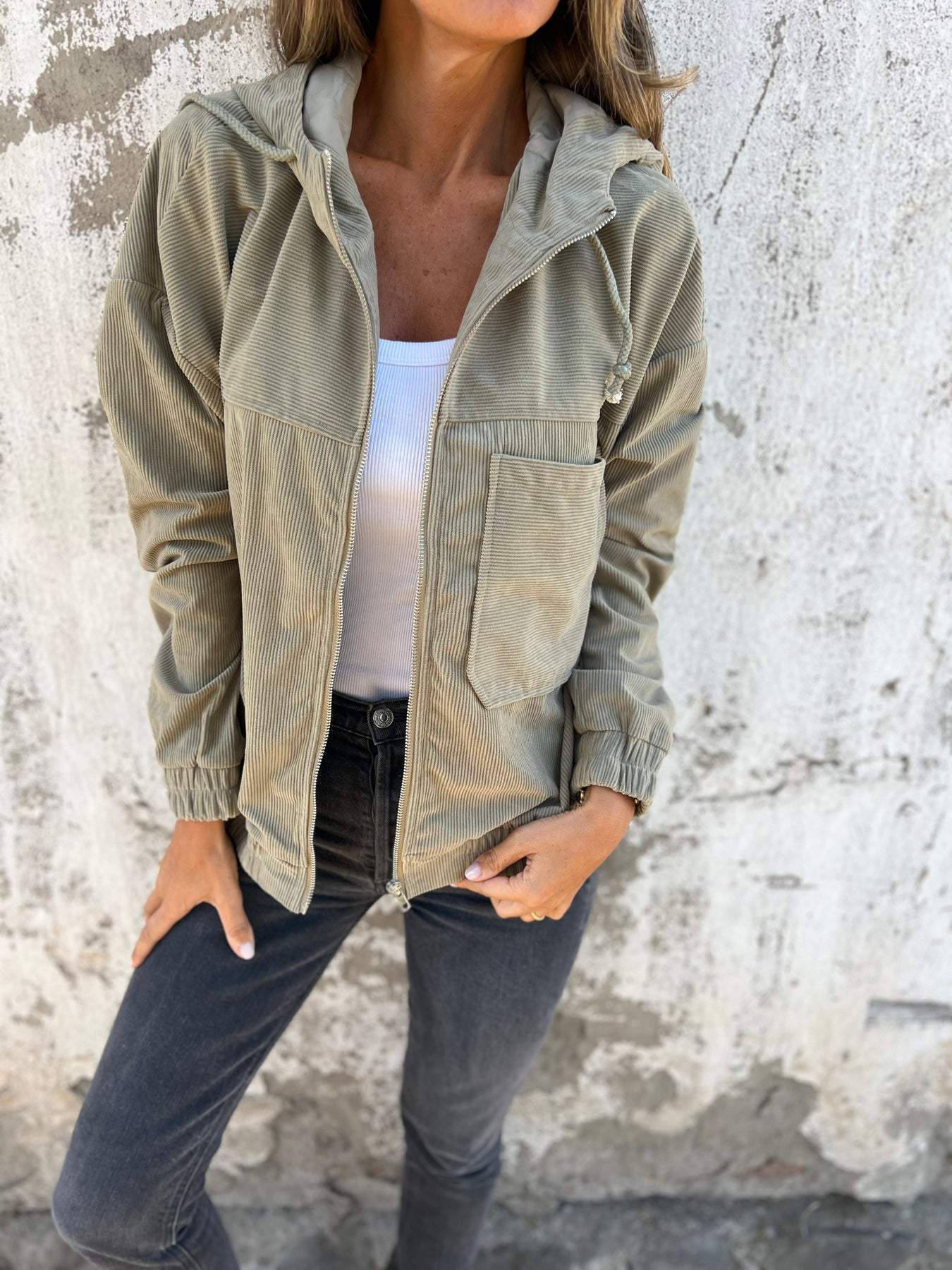 Audrey | Lässige Jacke mit Kapuze - Image 8