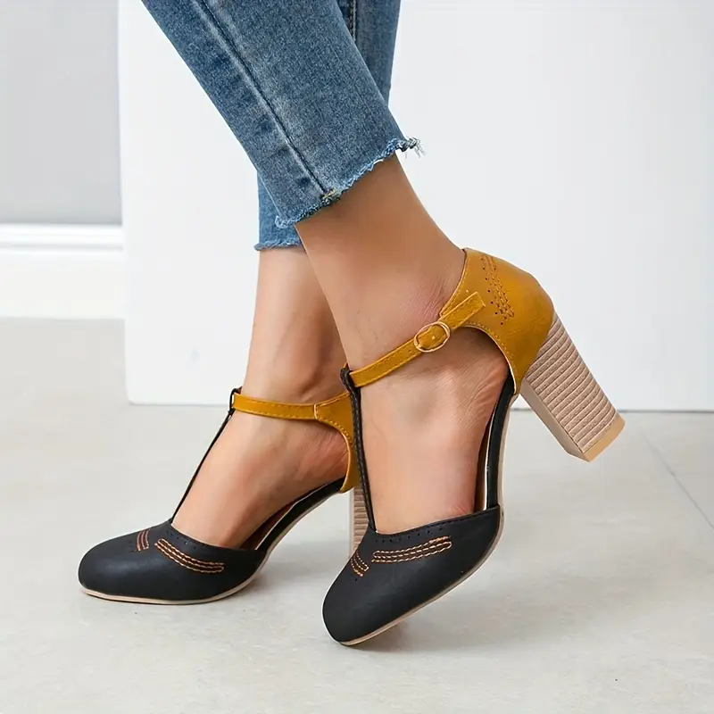 Aureven – Vintage T-Riemen-Pumps mit Blockabsatz - Image 5