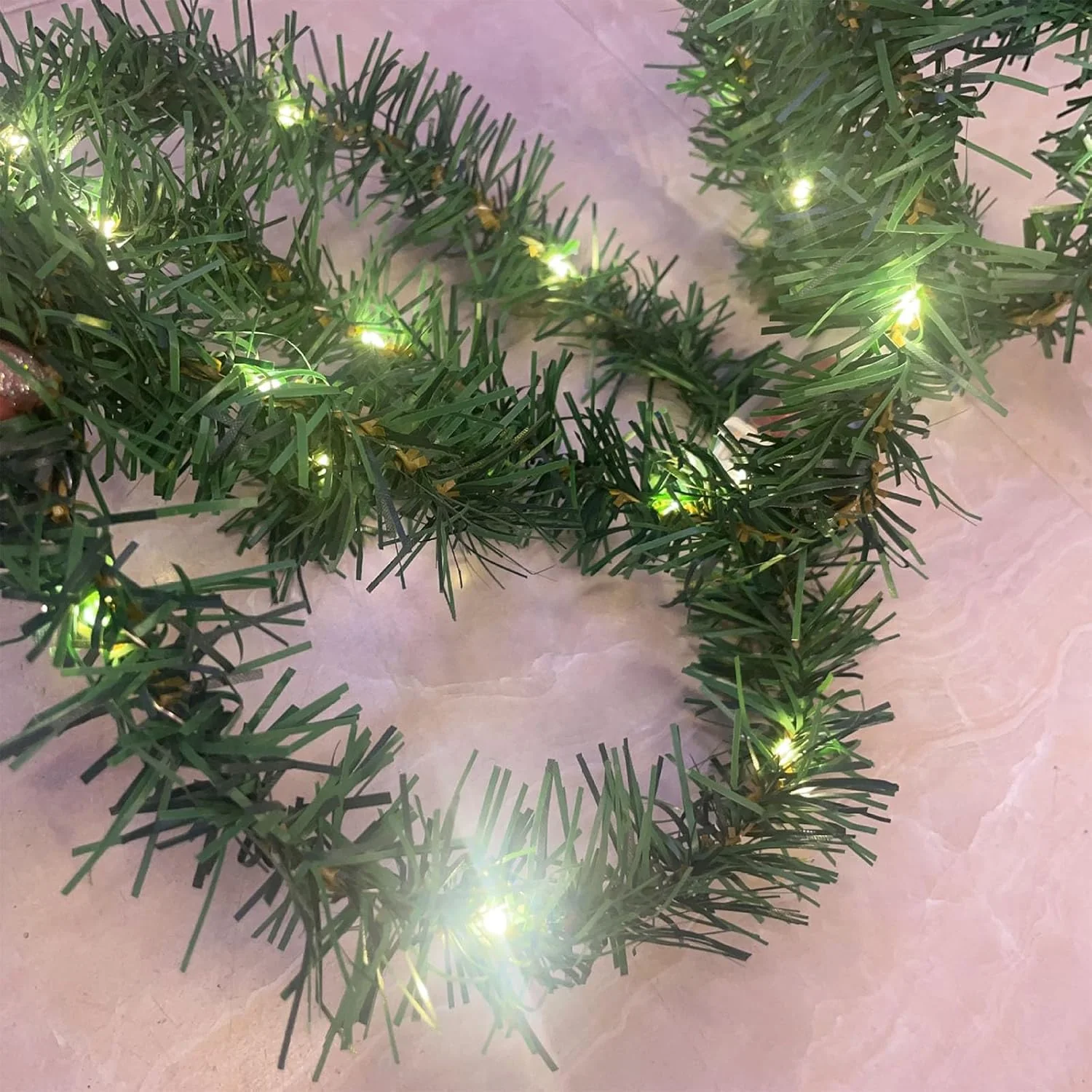 Avelena | EverWall – Der platzsparende Weihnachtsbaum für jede Wand - Image 2