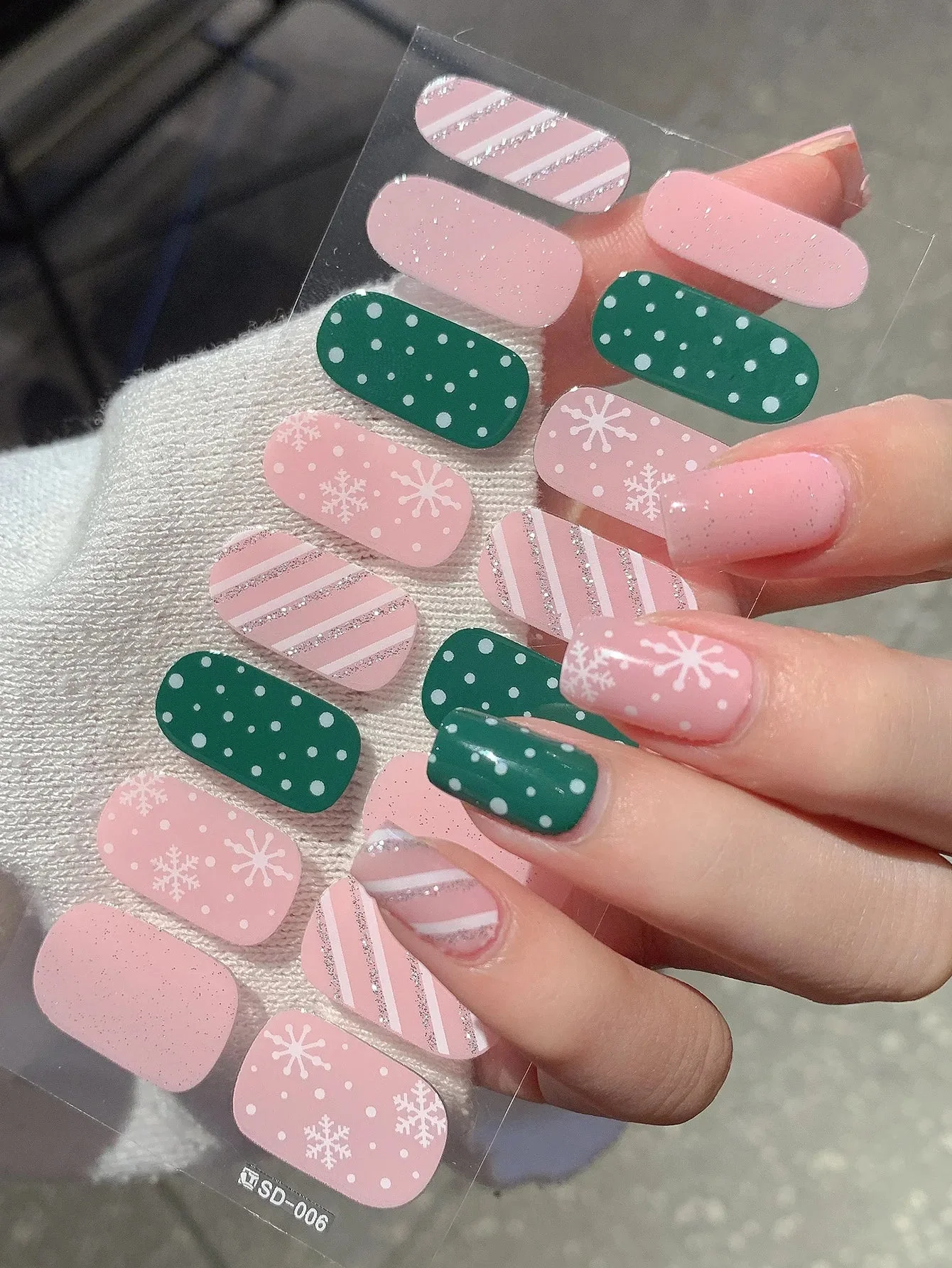 Avelena | GlitzNail – Festliche Weihnachtsnägel Schnell, Komplett Ohne Salon - Image 2