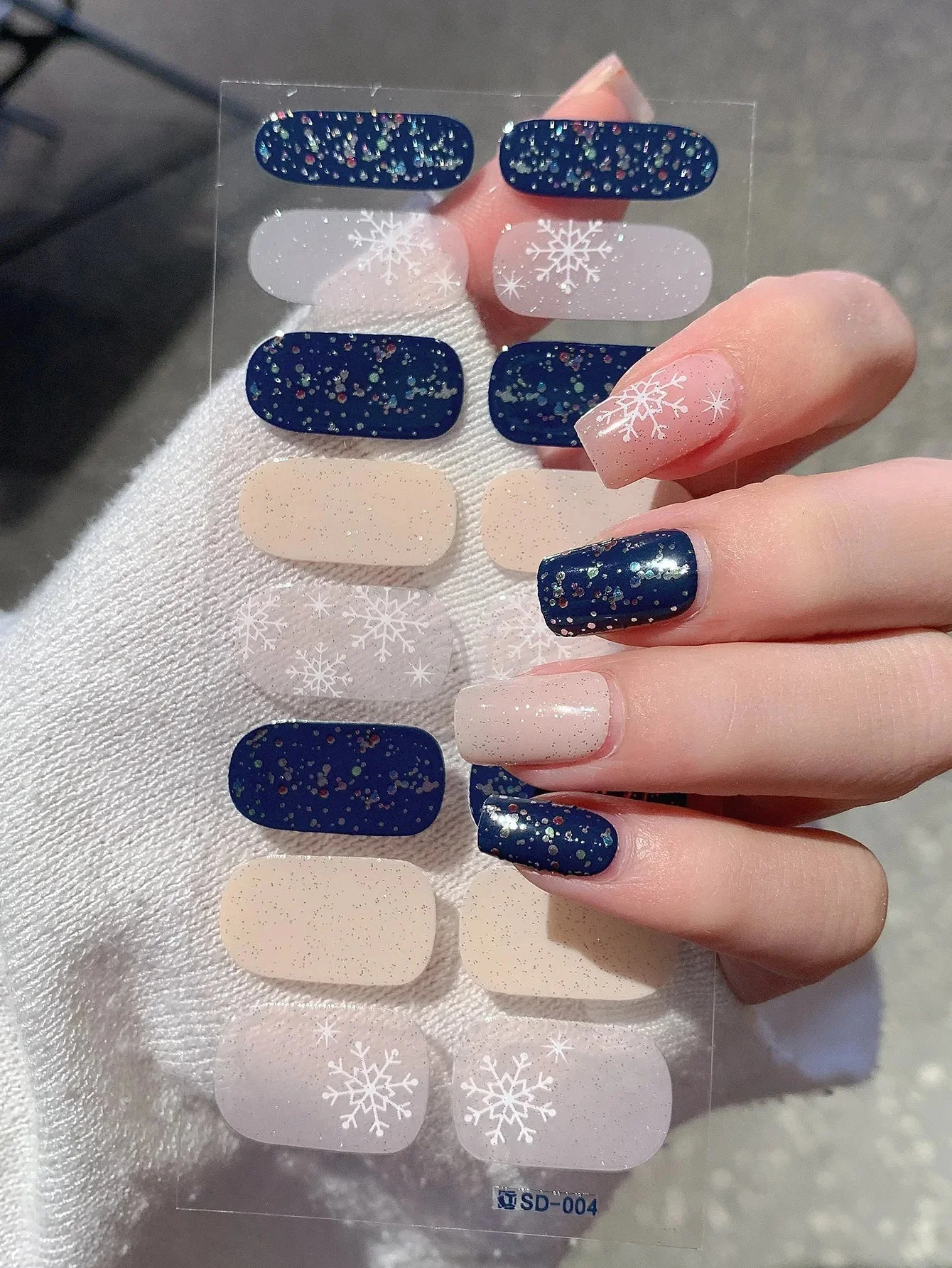 Avelena | GlitzNail – Festliche Weihnachtsnägel Schnell, Komplett Ohne Salon - Image 60