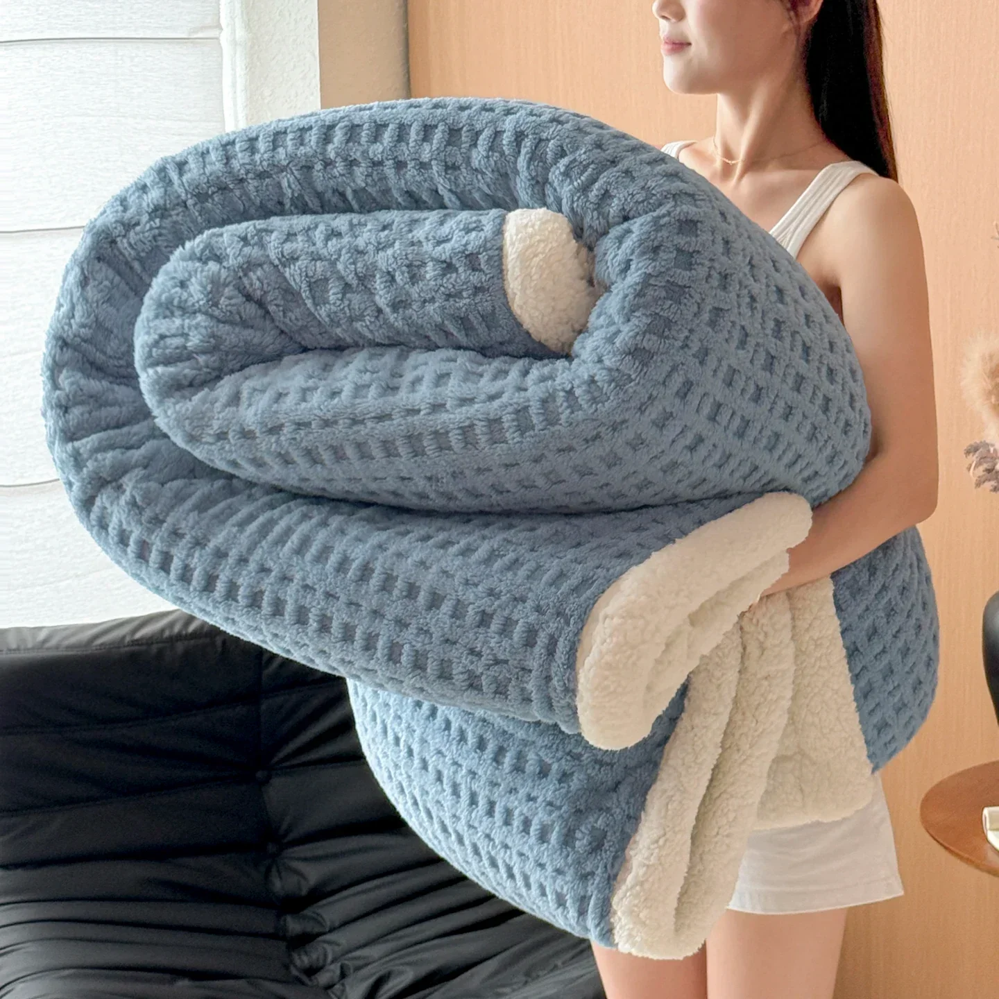 Avelena | Wintertraum Kuscheldecke – Doppellagige Fleece-Decke mit Lammwolloptik | Ultrawarm, Weich & Hautfreundlich | Für Sofa, Bett & kalte Wintertage - Image 10