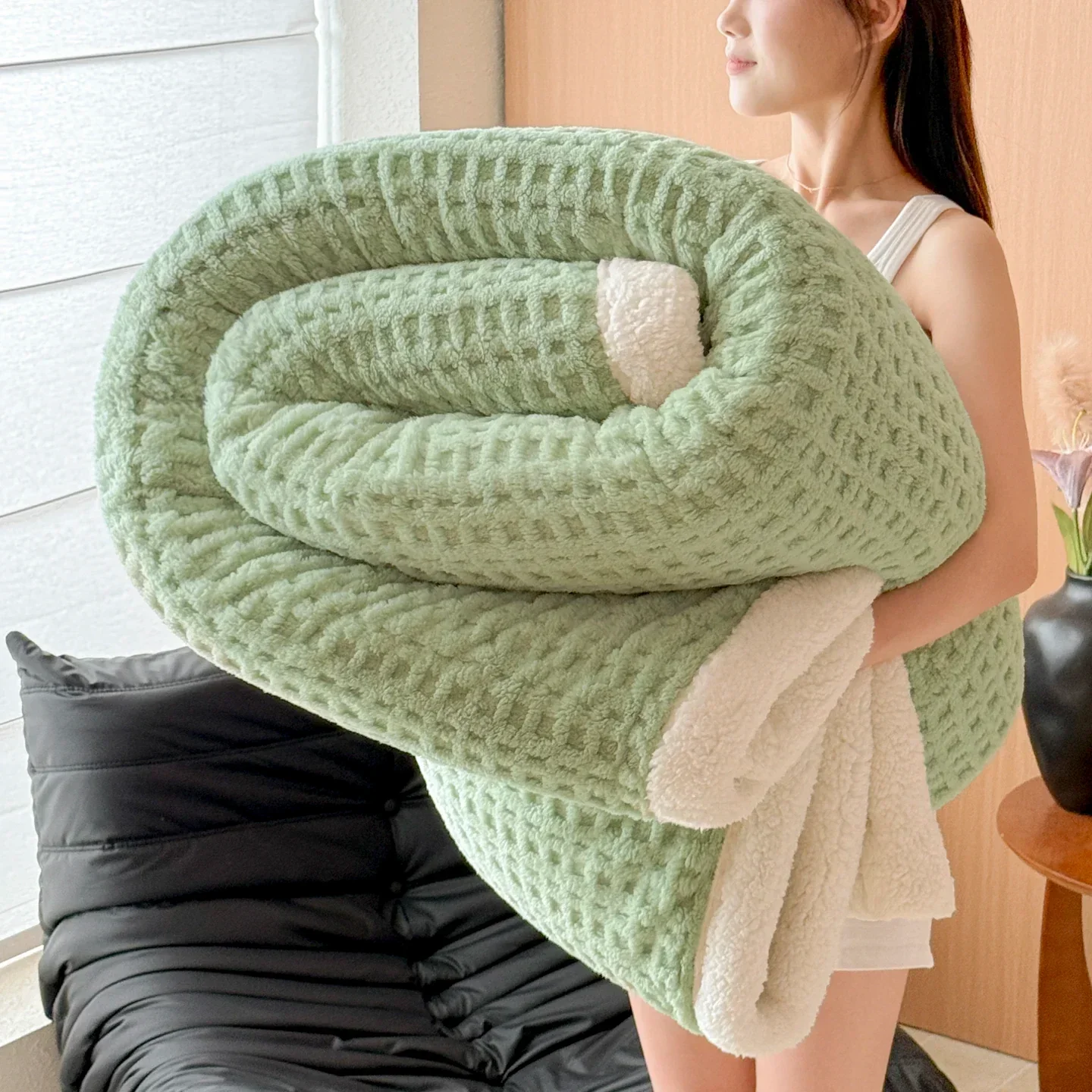 Avelena | Wintertraum Kuscheldecke – Doppellagige Fleece-Decke mit Lammwolloptik | Ultrawarm, Weich & Hautfreundlich | Für Sofa, Bett & kalte Wintertage - Image 9
