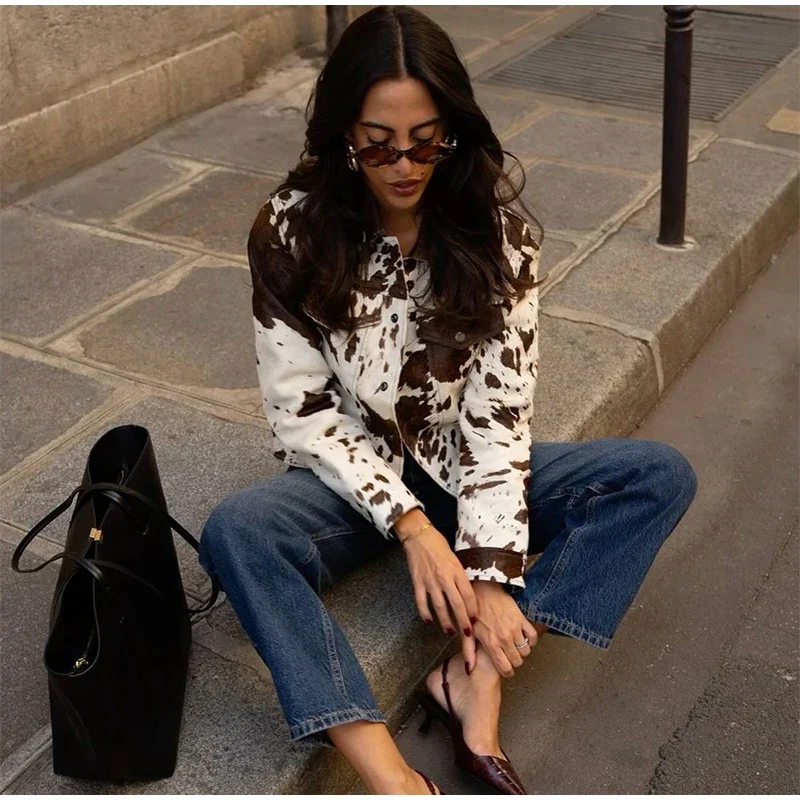 Aylin | Kurzjacke Mit Kuhmuster - Image 8