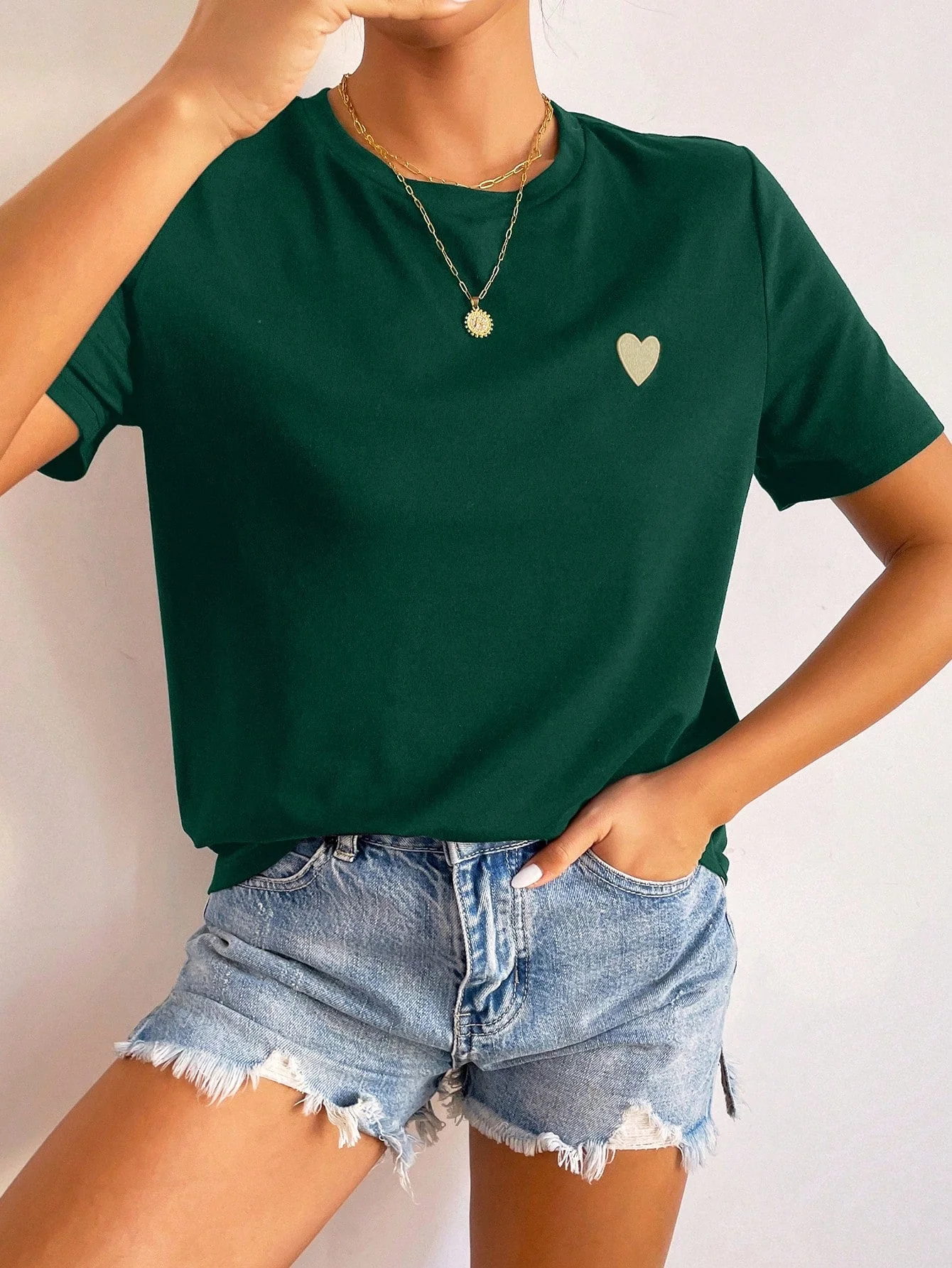 Basic Damen T-Shirt mit Herz-Detail – Minimalistisch, Casual & Kombinationsstark - Image 9