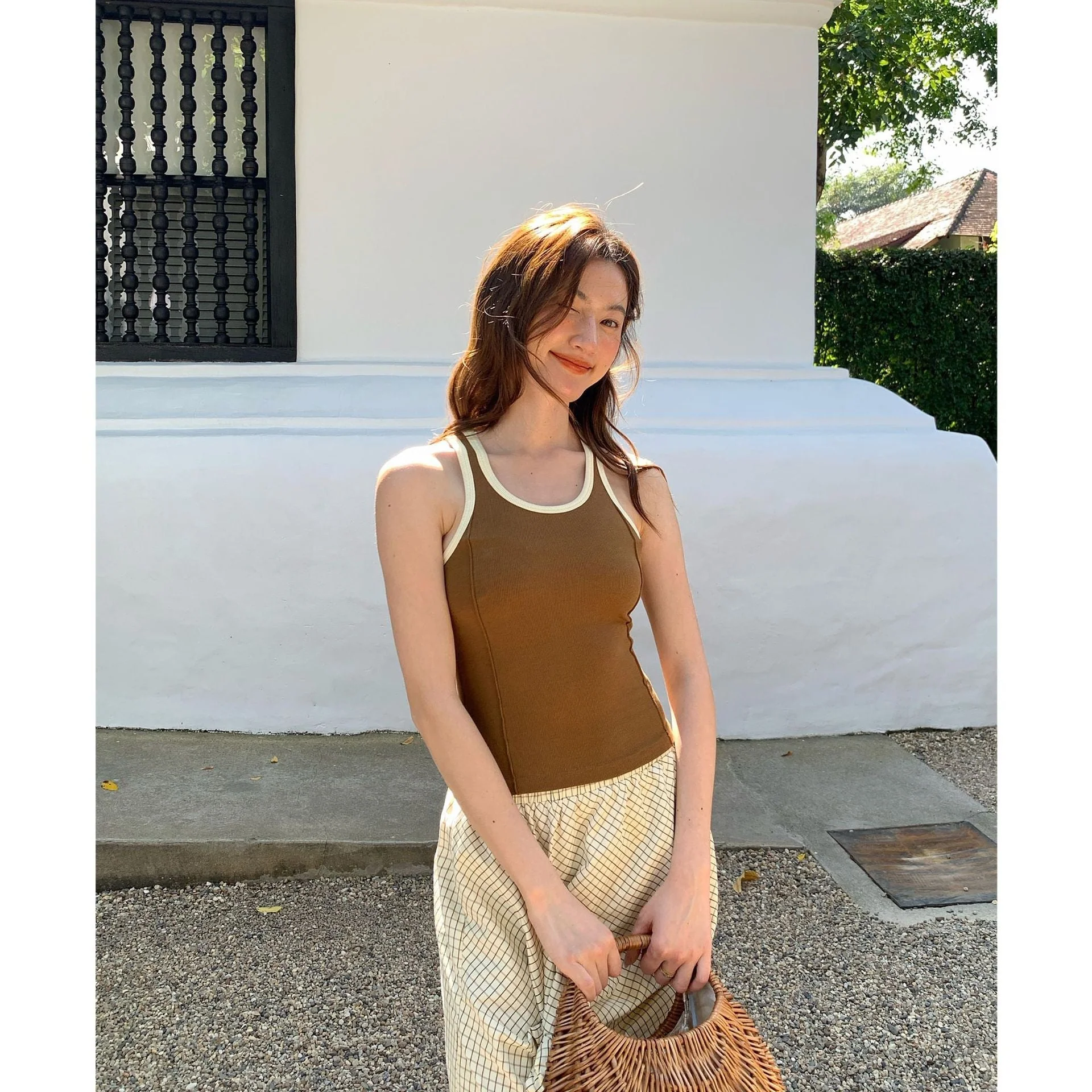 Beatrice- Damen sportliches Tanktop mit kontrastierenden Details - Image 6
