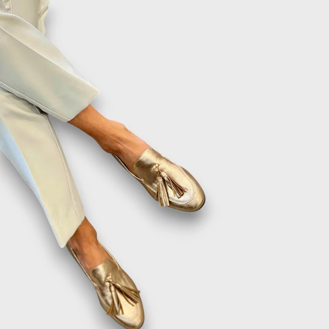 Beatrice – Goldene Loafer mit Glanz - Image 2