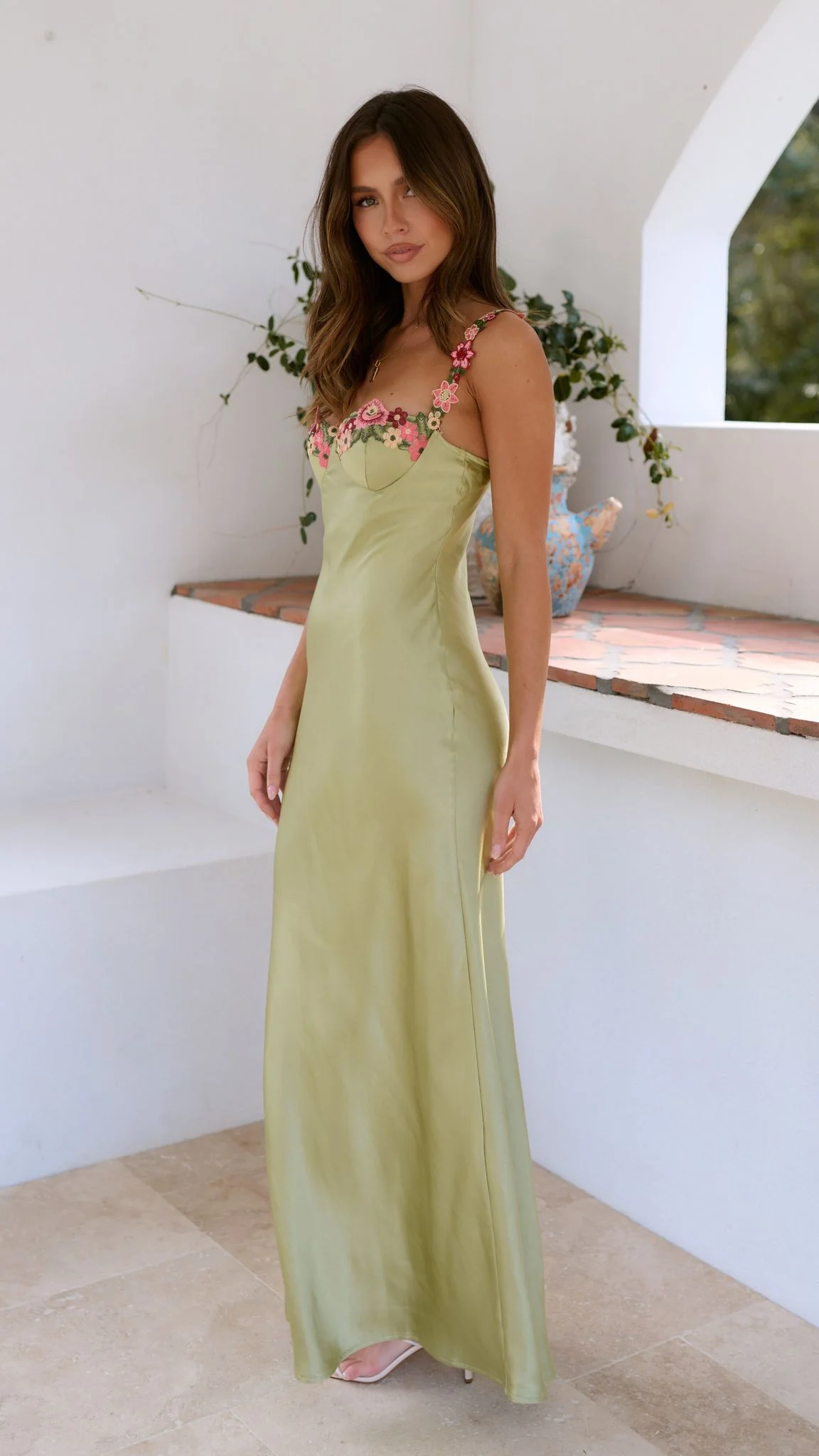 Beatrice | Maxikleid mit Blumendetails - Image 2