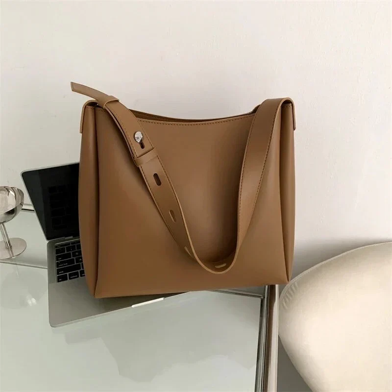 BELLA - Image 7