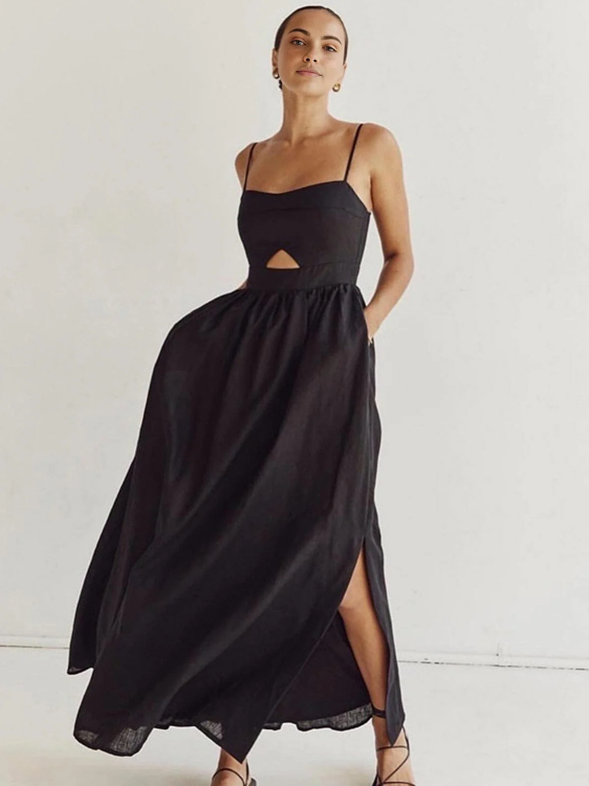 Benedikta | Ärmelloses Maxi-Kleid aus Leinen mit Cut-Out-Detail und Spaghettiträgern - Image 2